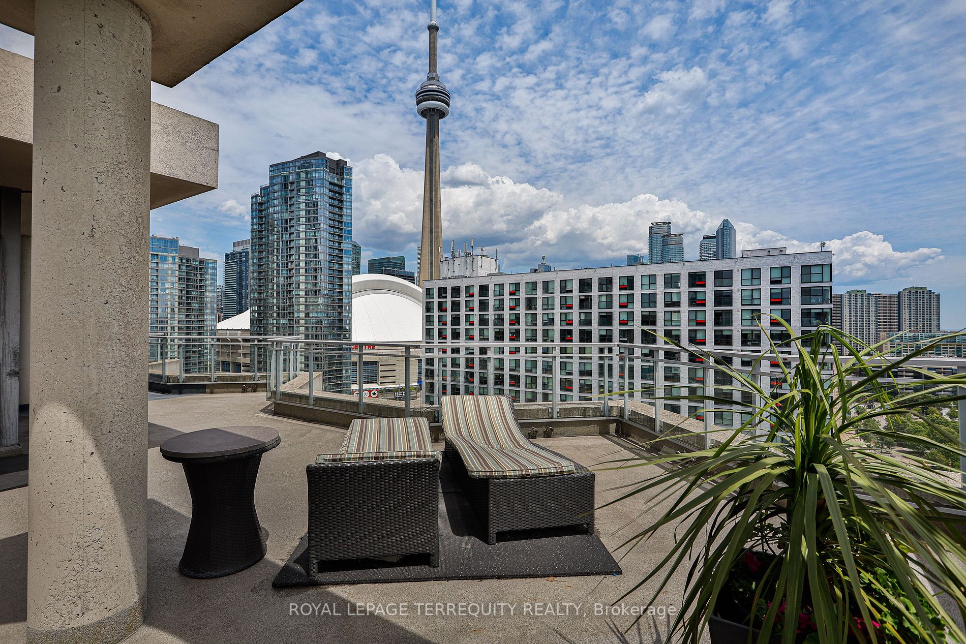 410 Queens Quay W, #216