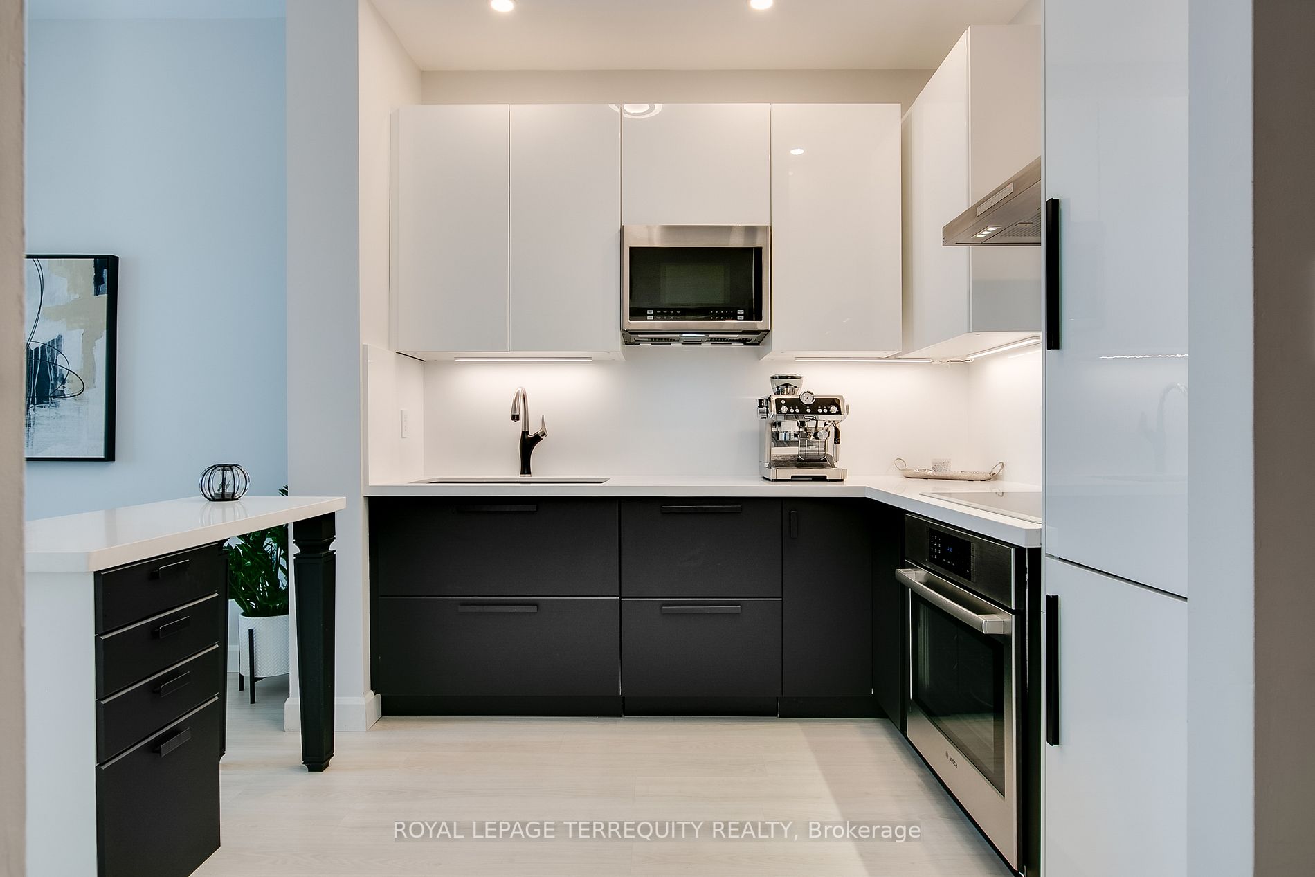 410 Queens Quay W, #216