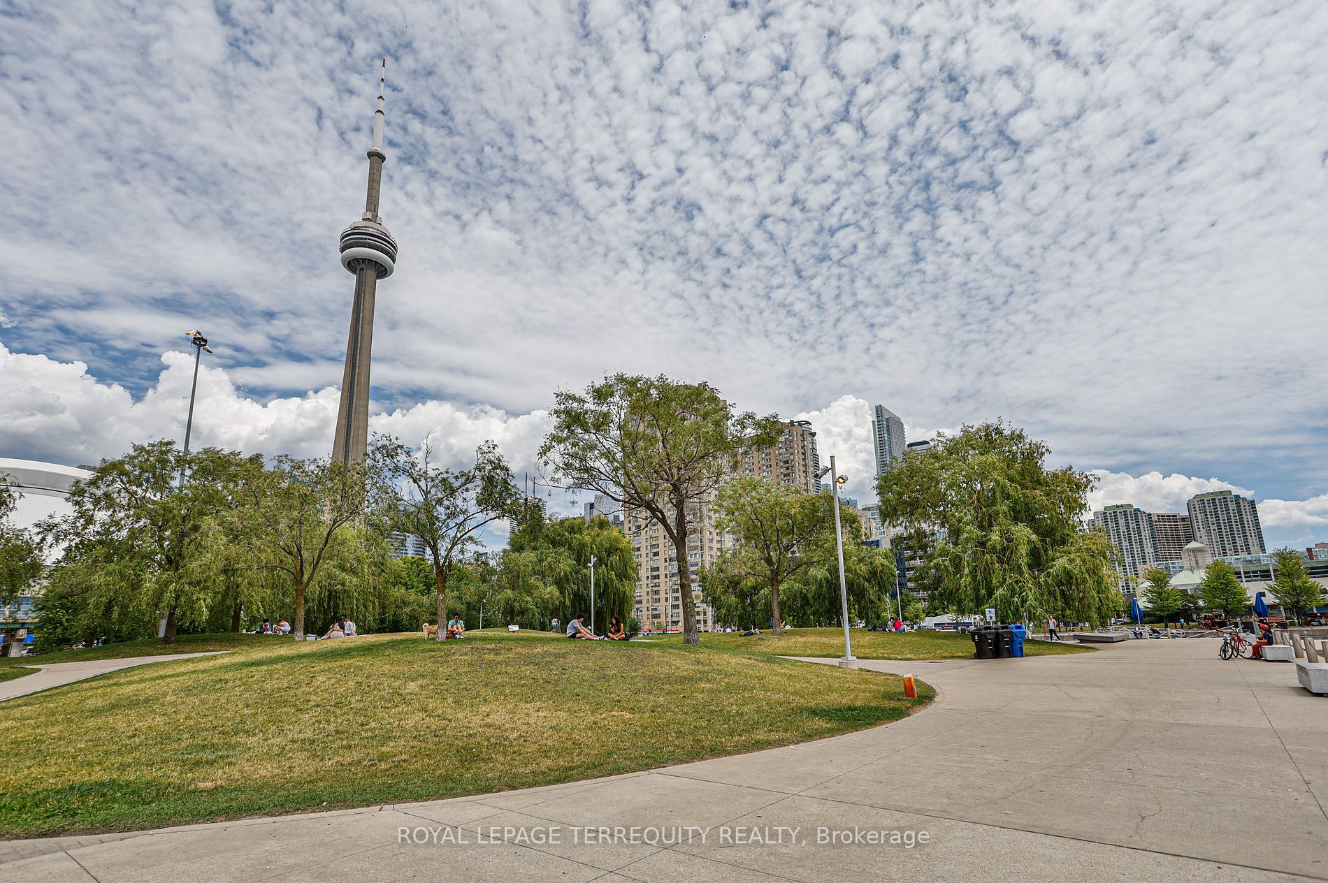 410 Queens Quay W, #216