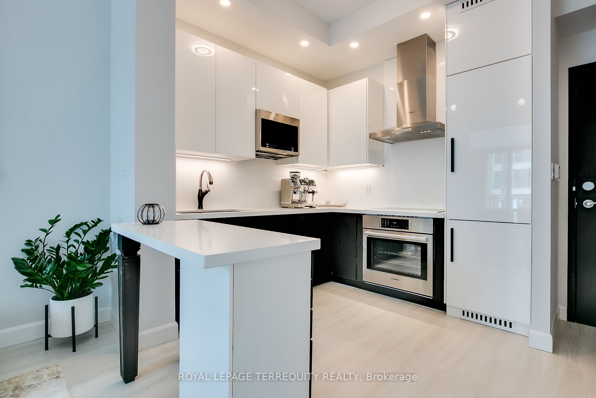 410 Queens Quay W, #216