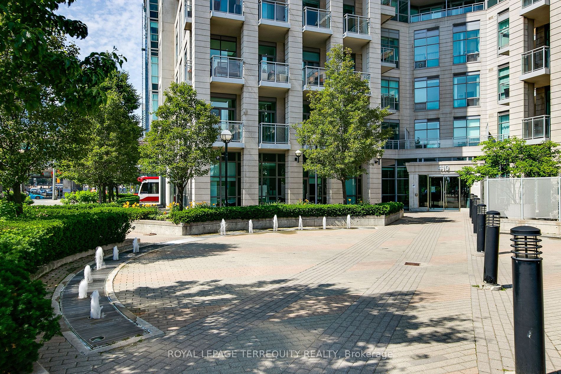 410 Queens Quay W, #216