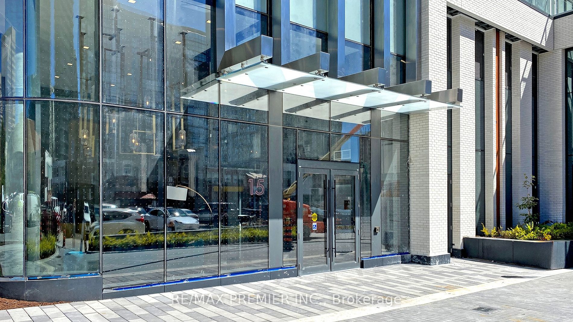15 Holmes Avenue, #1708