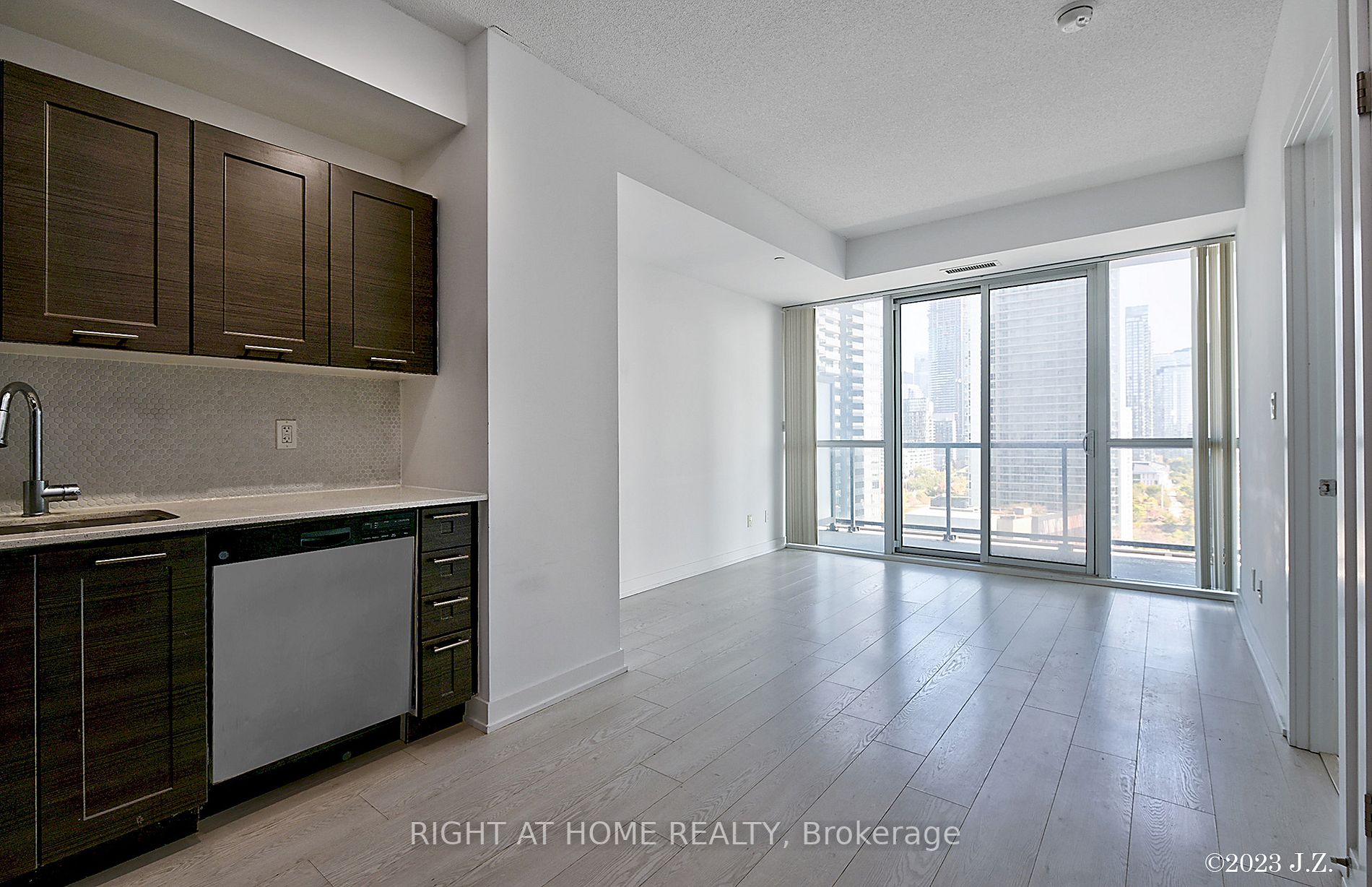 20 Bruyeres Mews, #1707