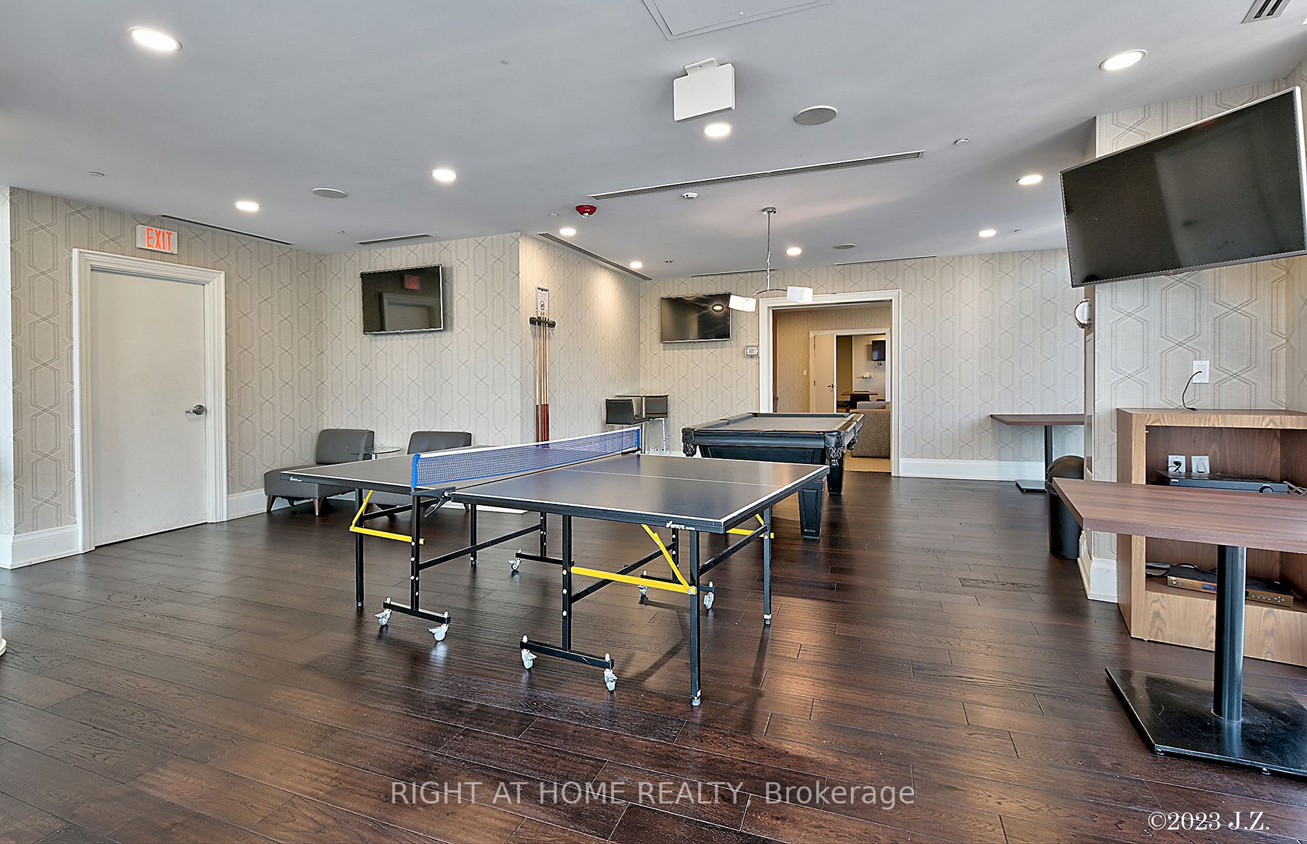 20 Bruyeres Mews, #1707