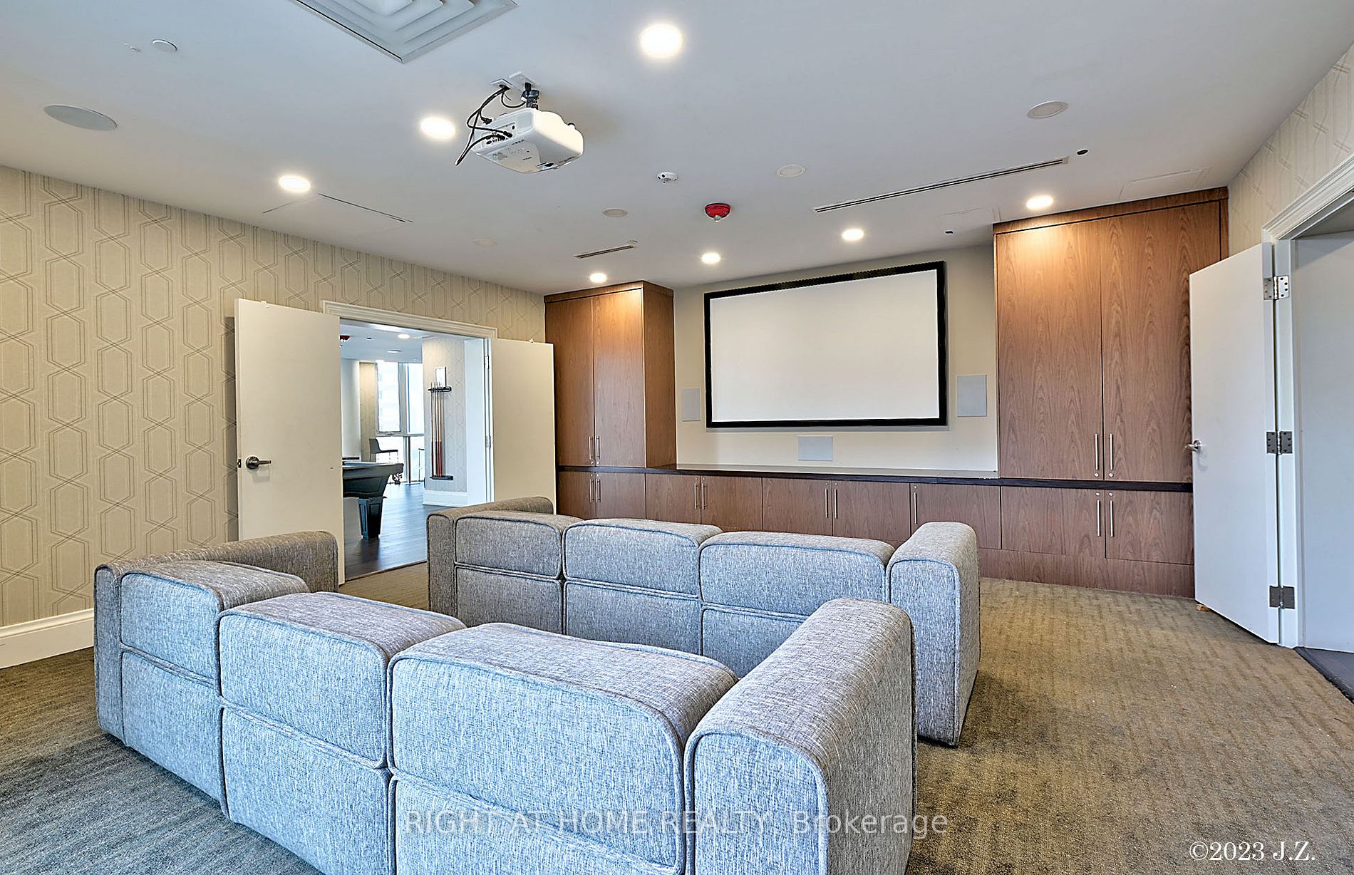 20 Bruyeres Mews, #1707