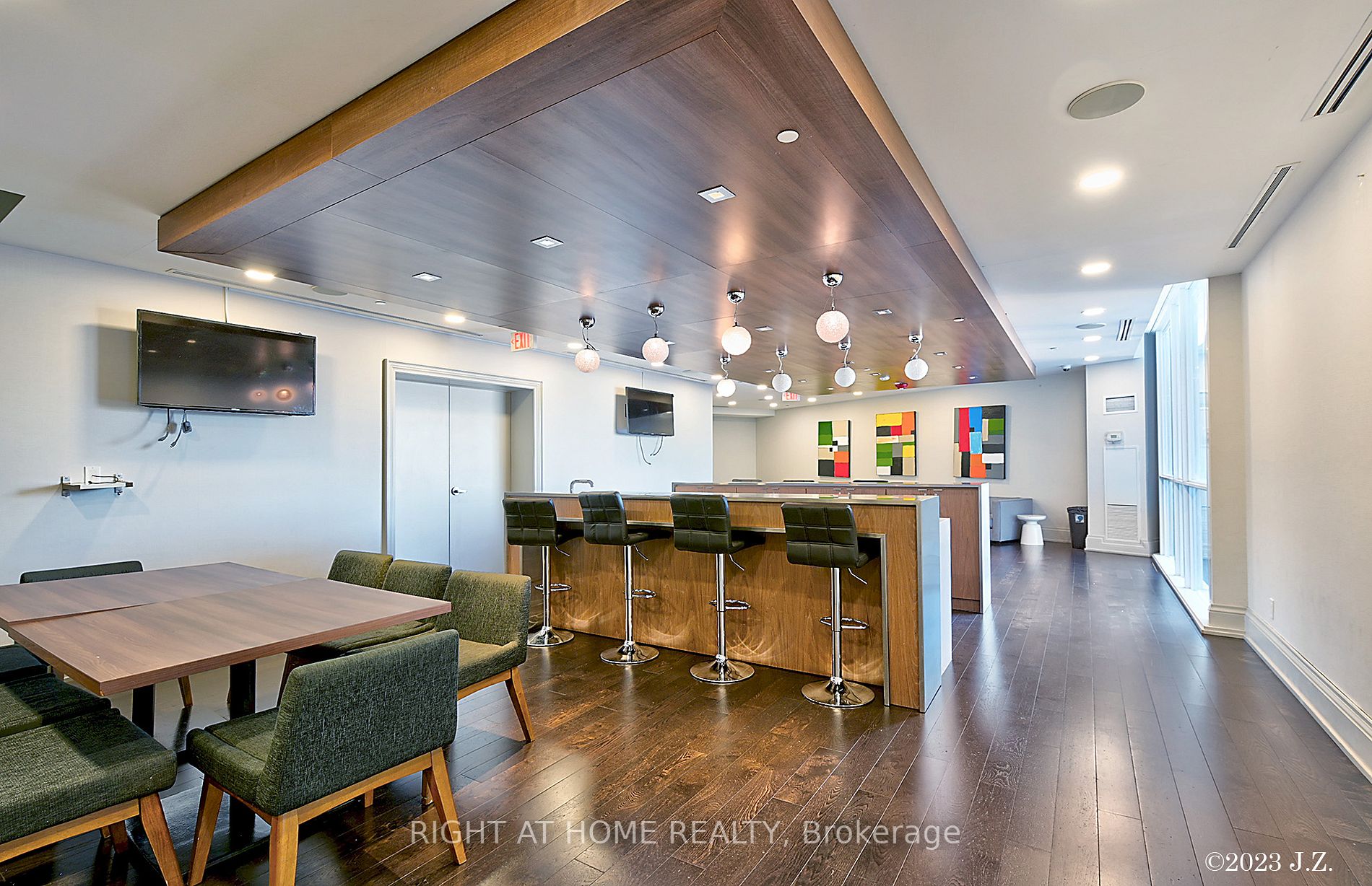 20 Bruyeres Mews, #1707