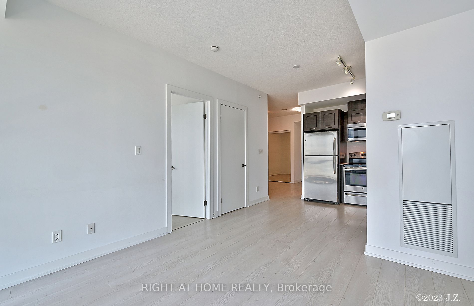 20 Bruyeres Mews, #1707