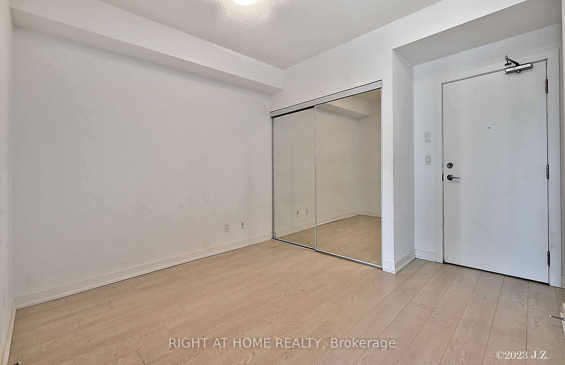 20 Bruyeres Mews, #1707