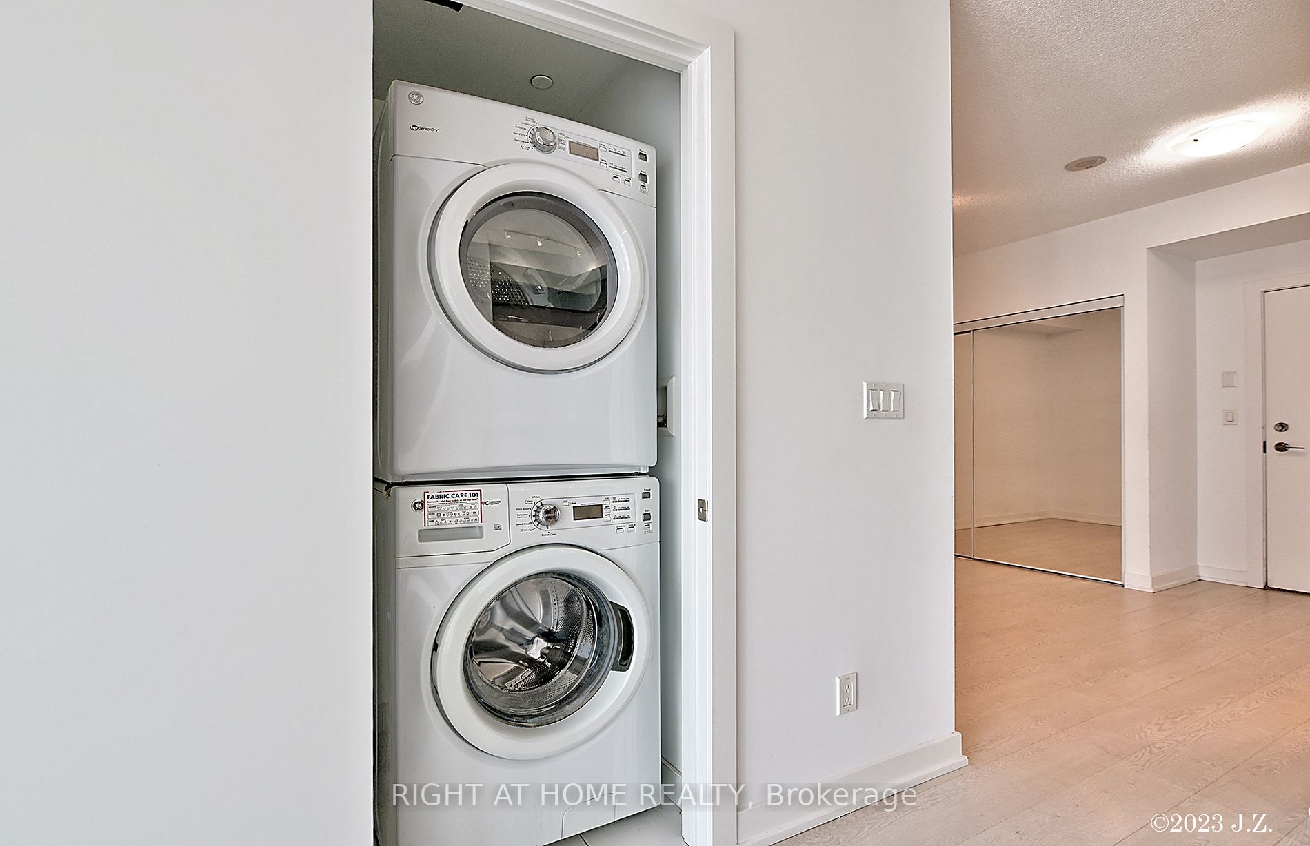20 Bruyeres Mews, #1707