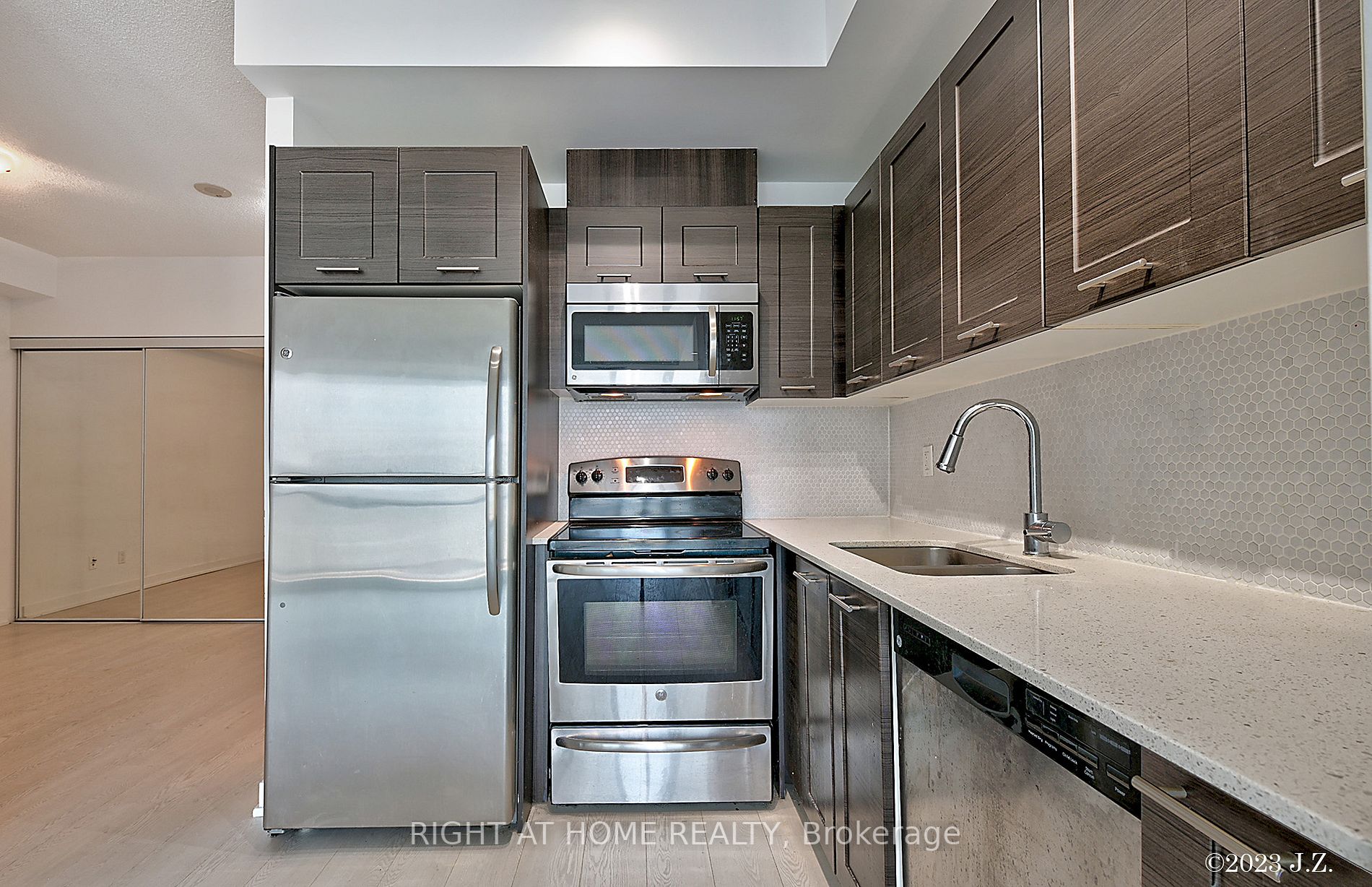 20 Bruyeres Mews, #1707