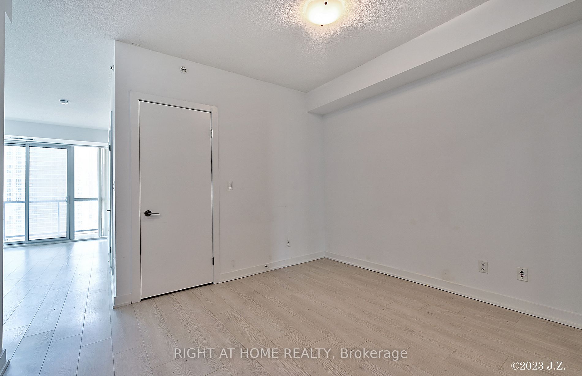 20 Bruyeres Mews, #1707