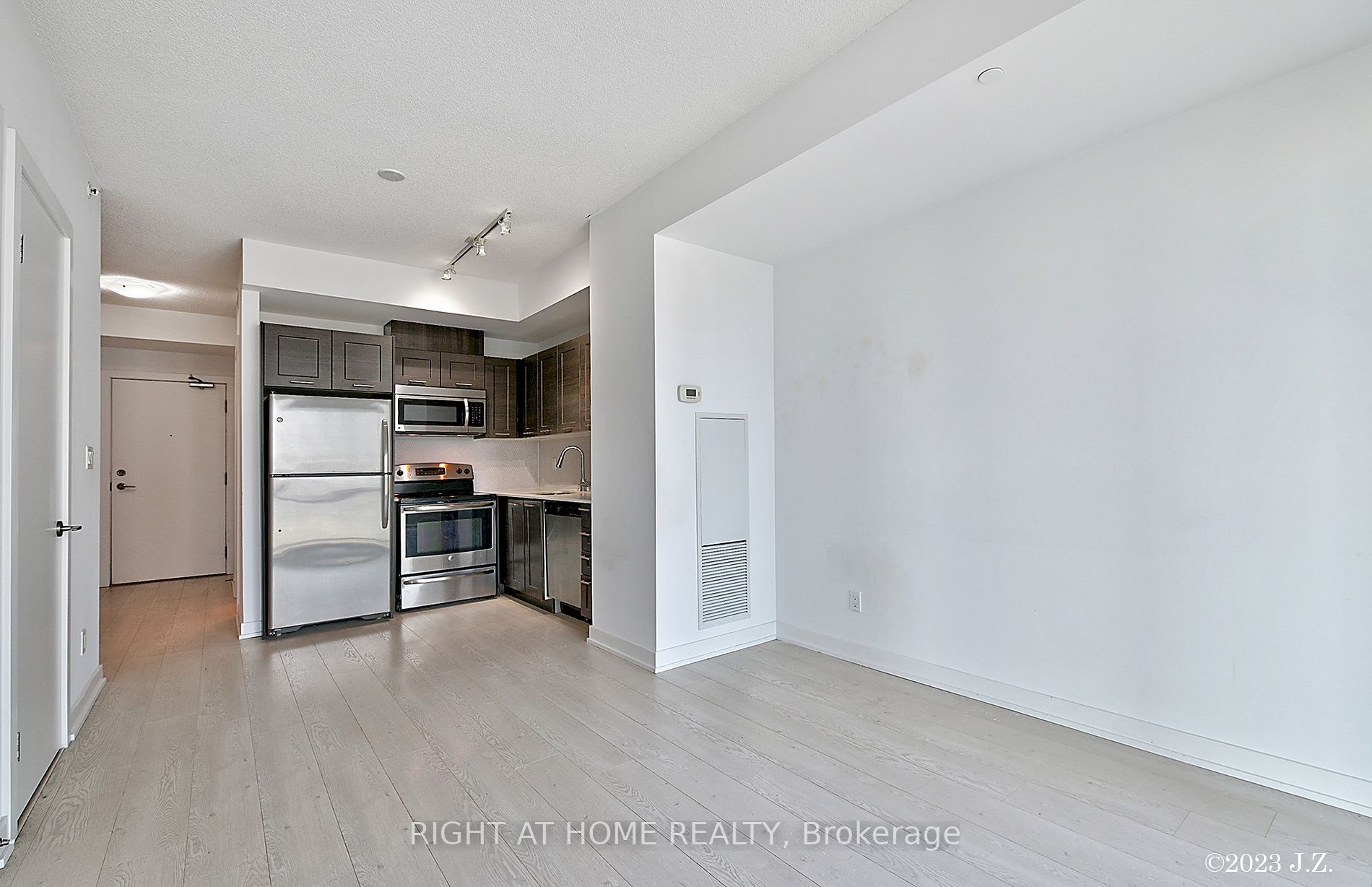 20 Bruyeres Mews, #1707