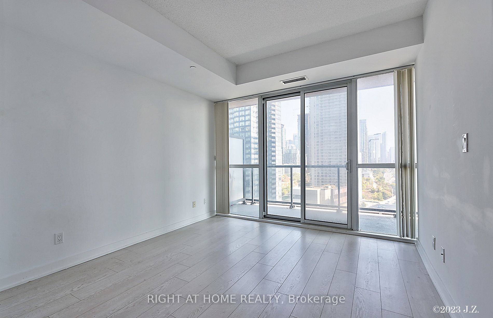 20 Bruyeres Mews, #1707
