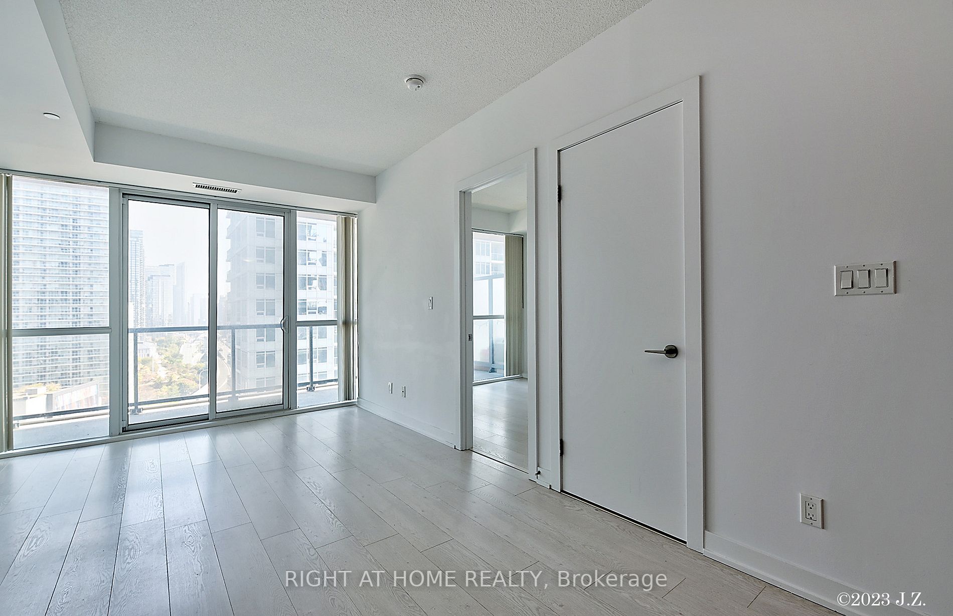 20 Bruyeres Mews, #1707