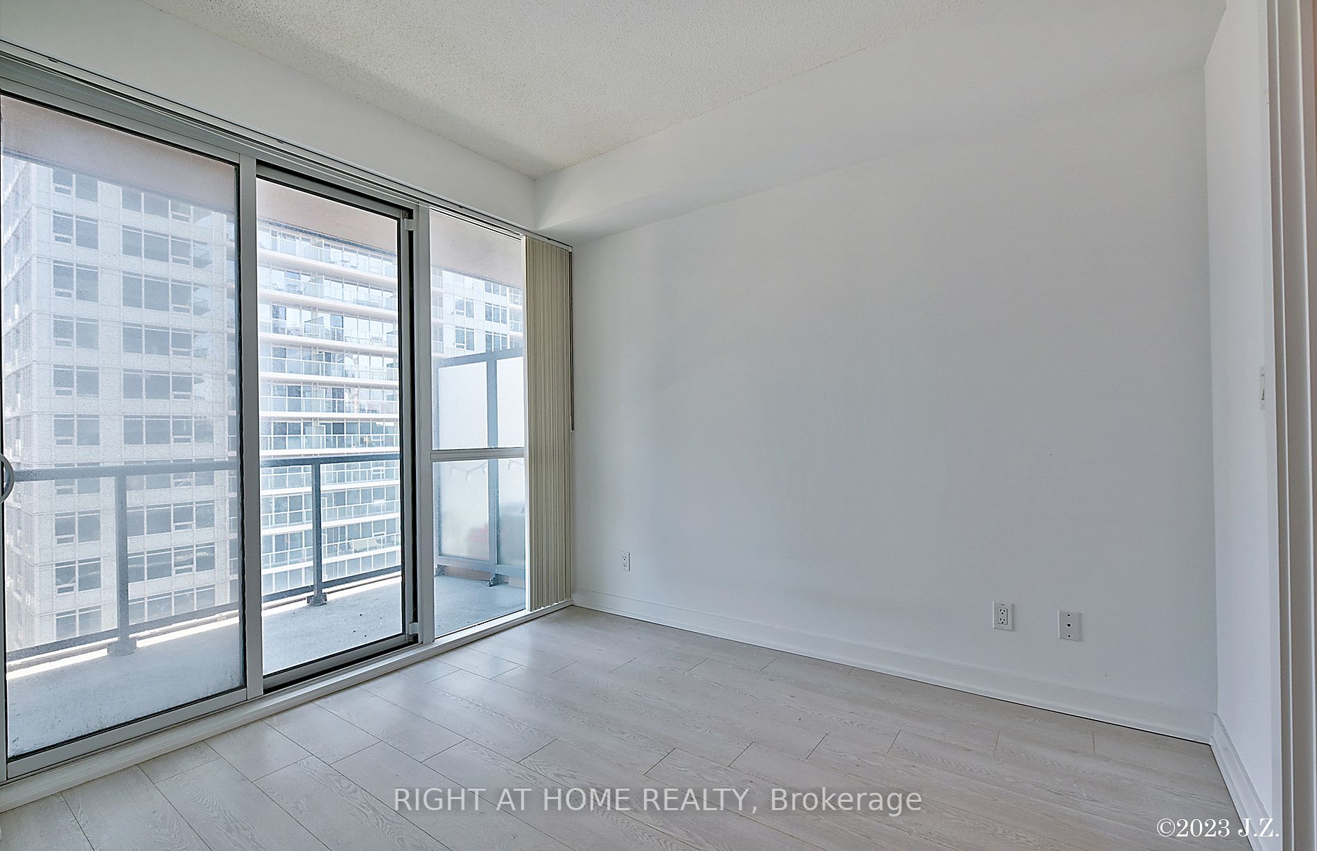 20 Bruyeres Mews, #1707