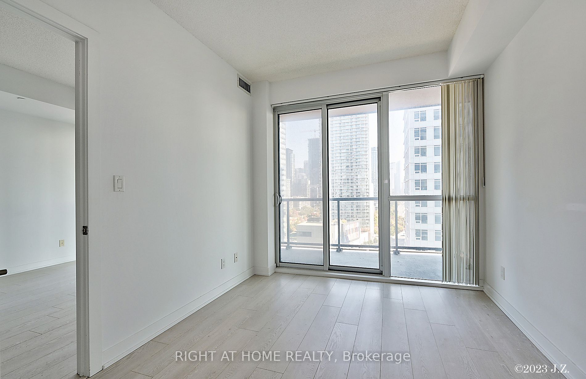20 Bruyeres Mews, #1707