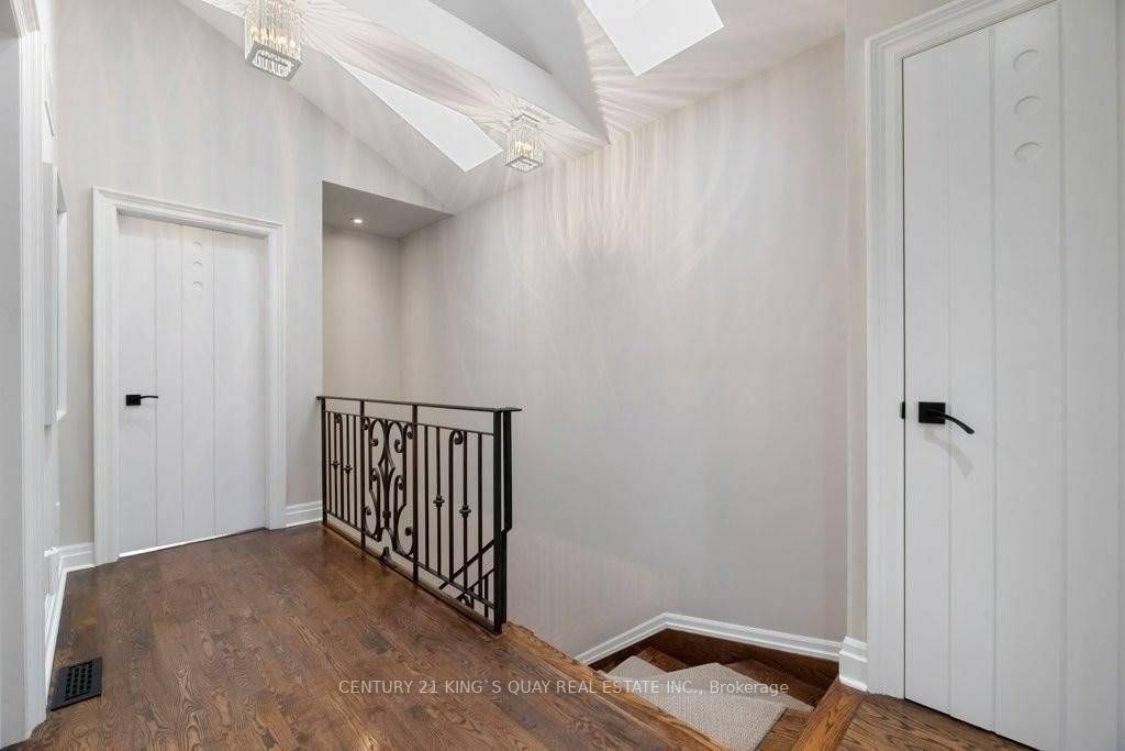 353 Glengarry Ave