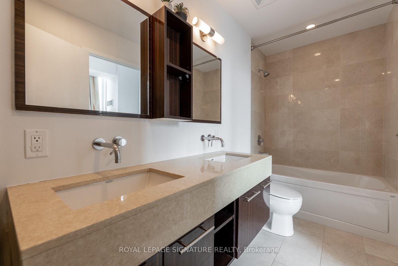 126 Simcoe St, #Ph05
