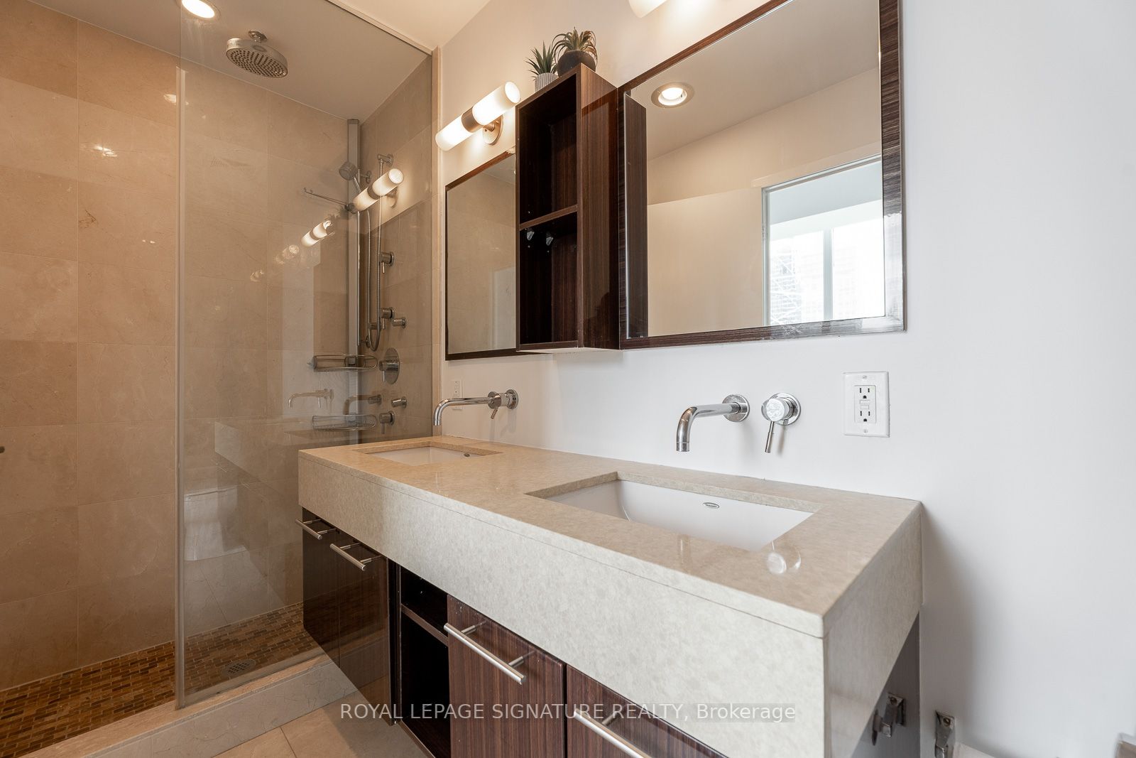 126 Simcoe St, #Ph05