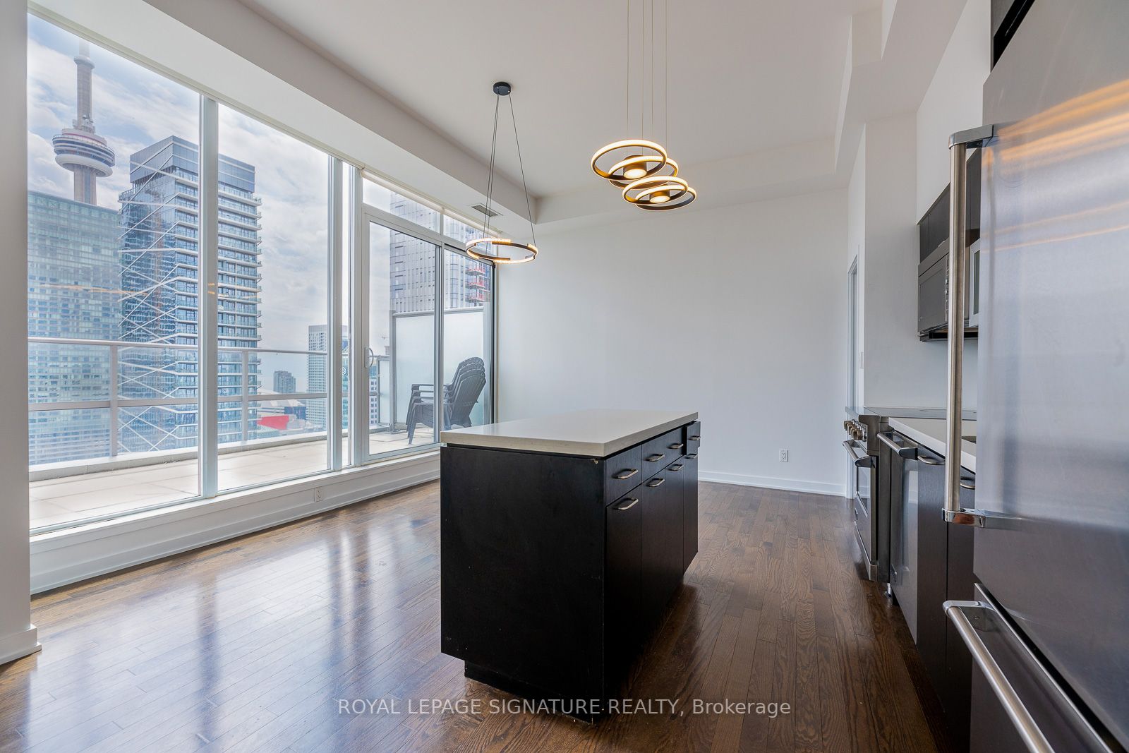 126 Simcoe St, #Ph05