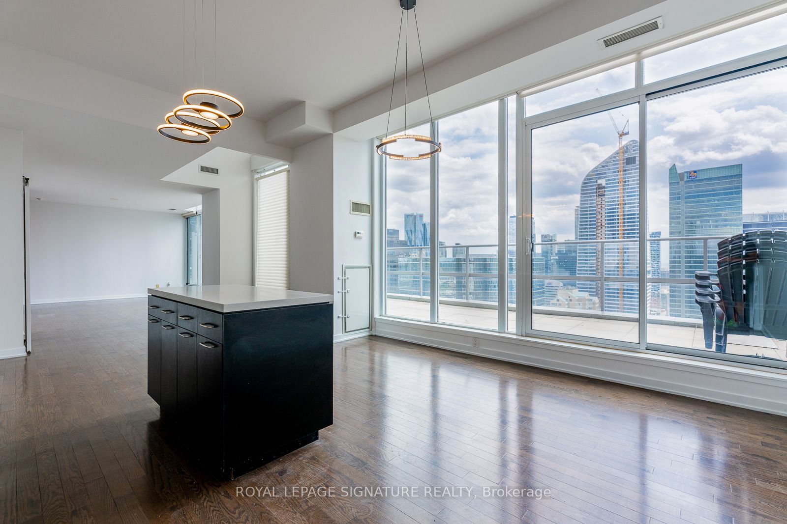 126 Simcoe St, #Ph05