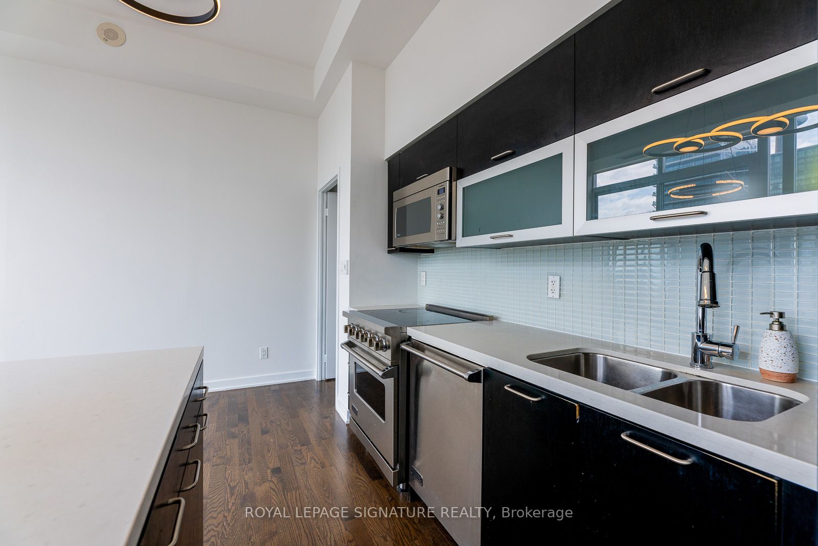 126 Simcoe St, #Ph05