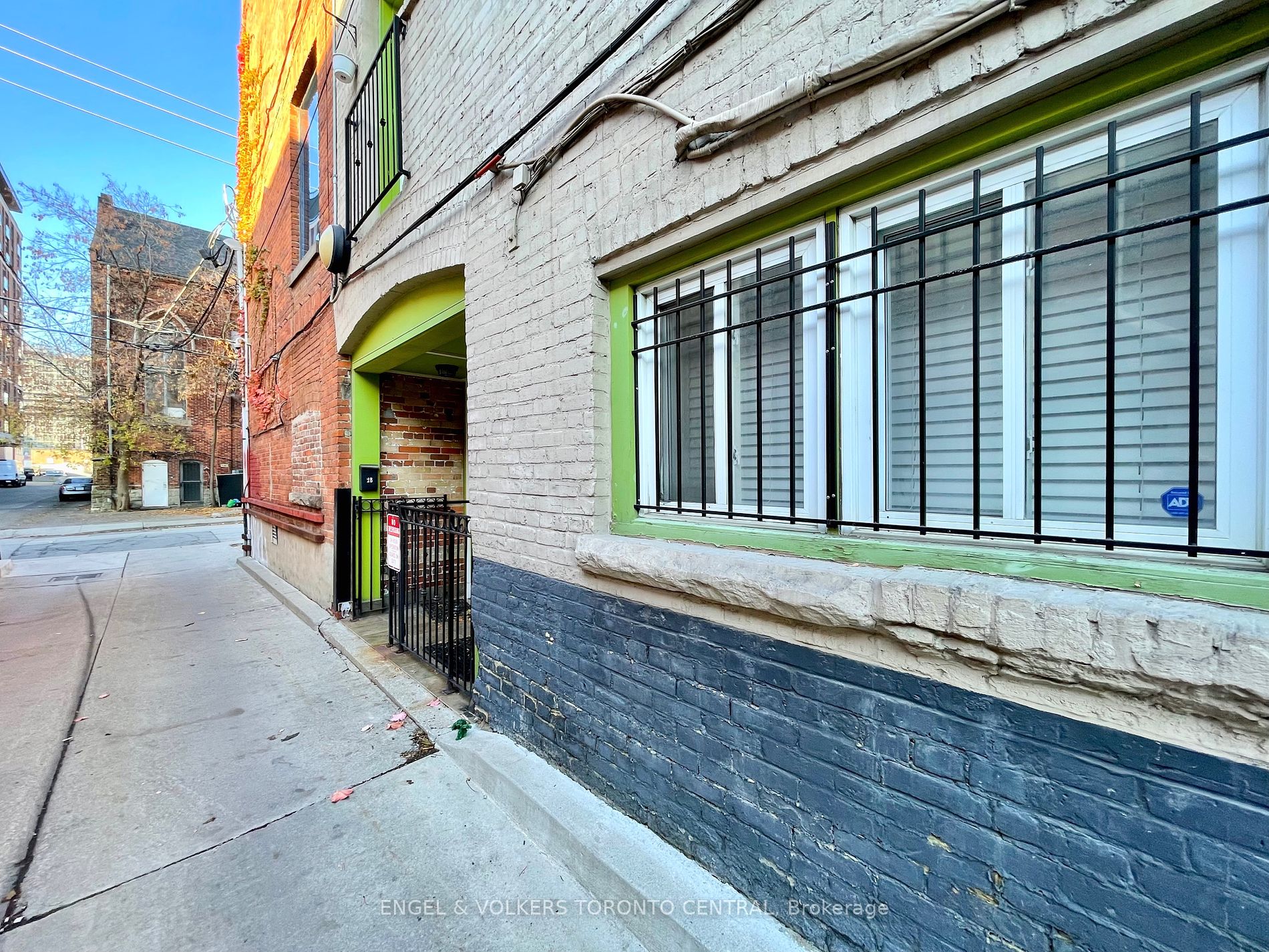 323 Queen St E, #1A