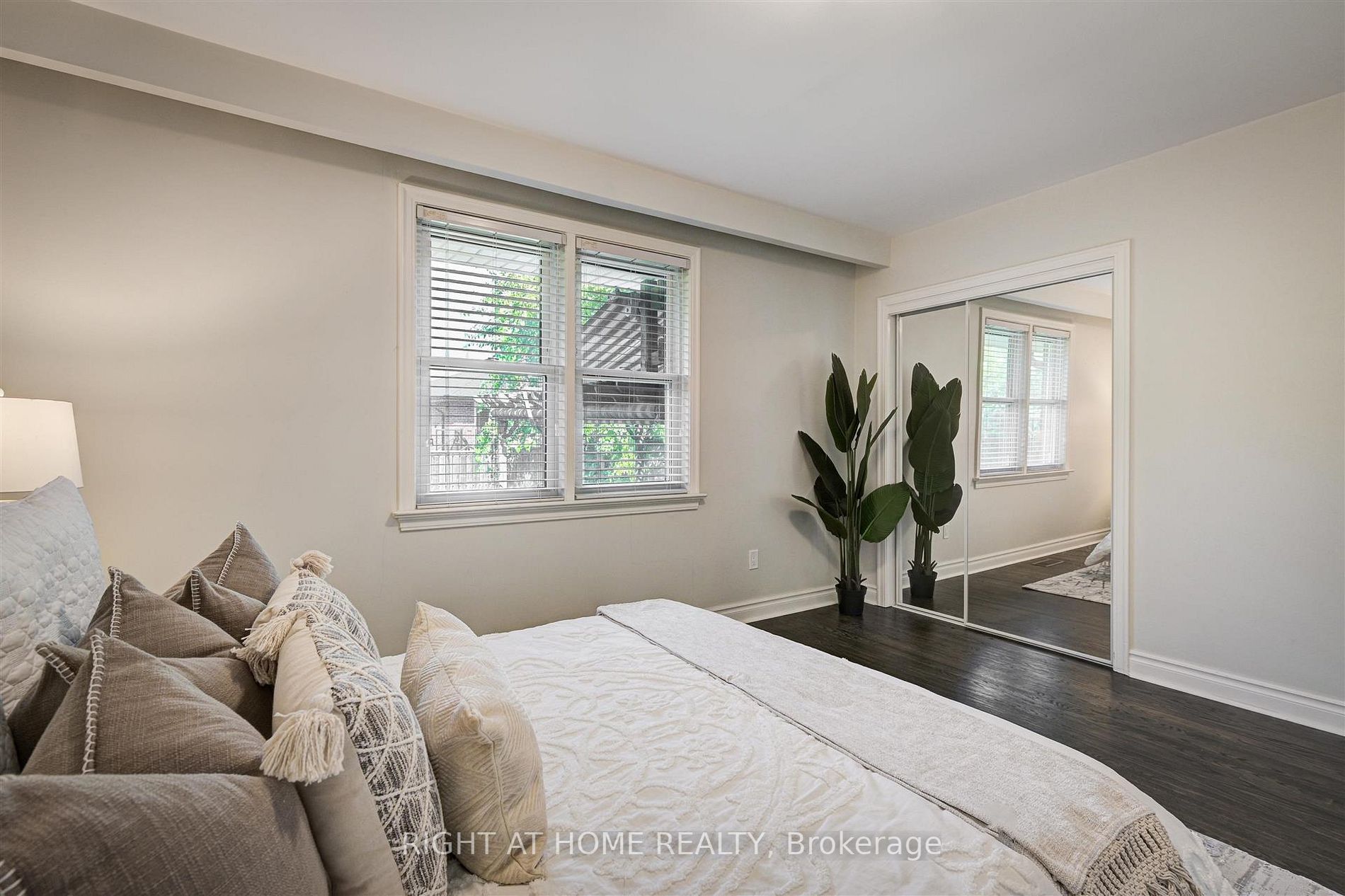 34 Ruscica Dr