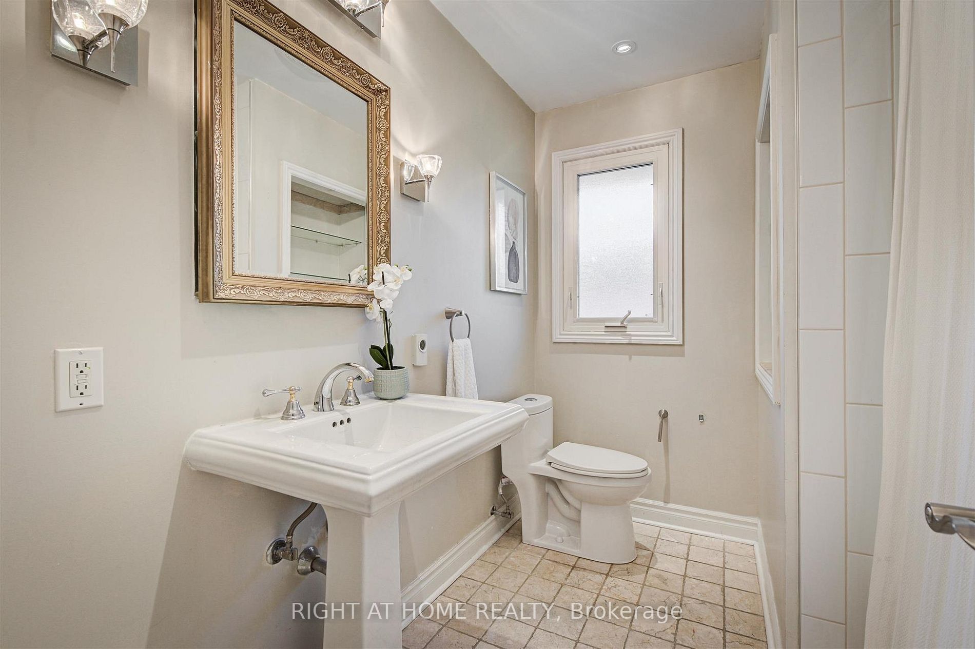 34 Ruscica Dr