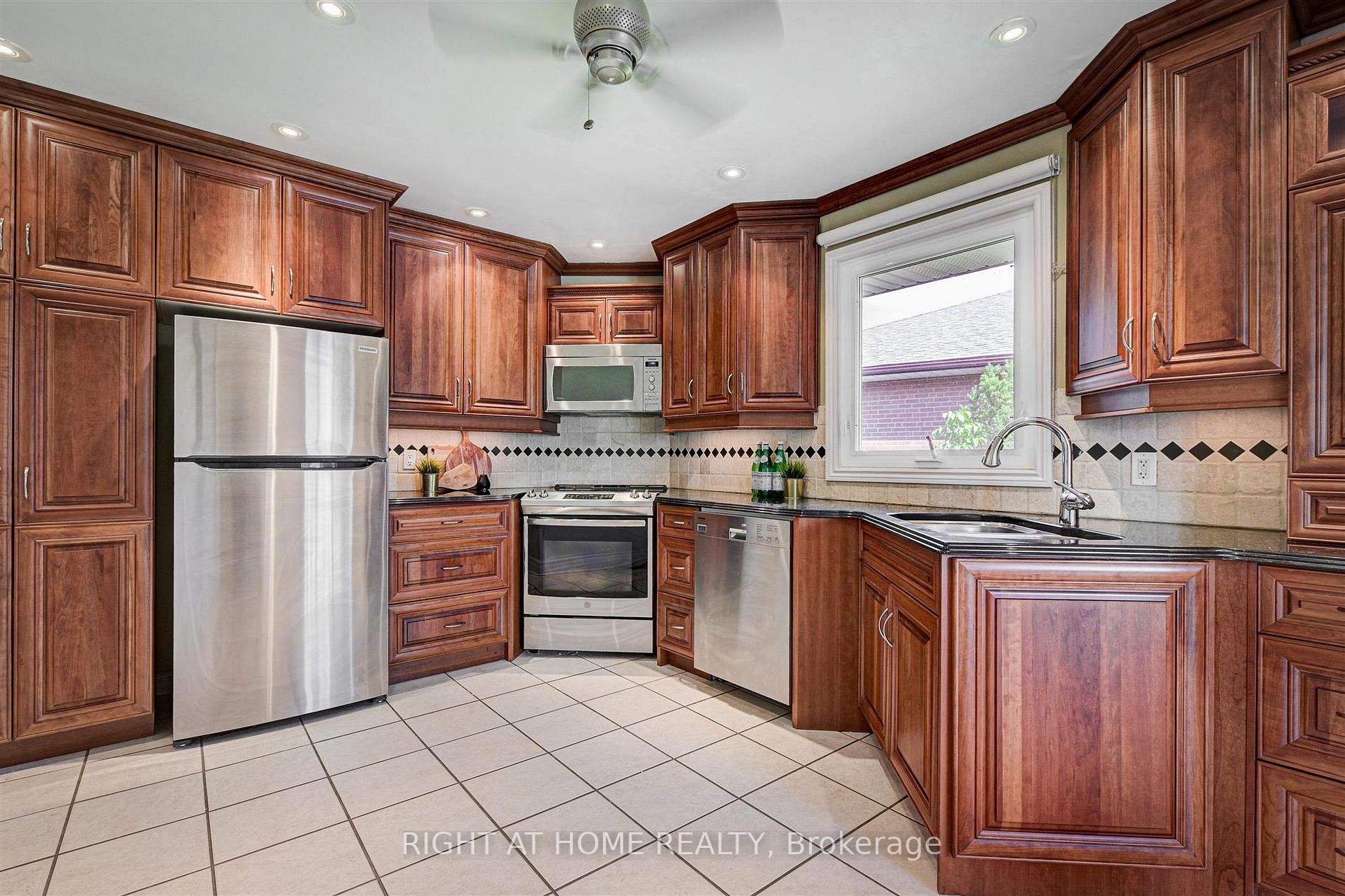 34 Ruscica Dr