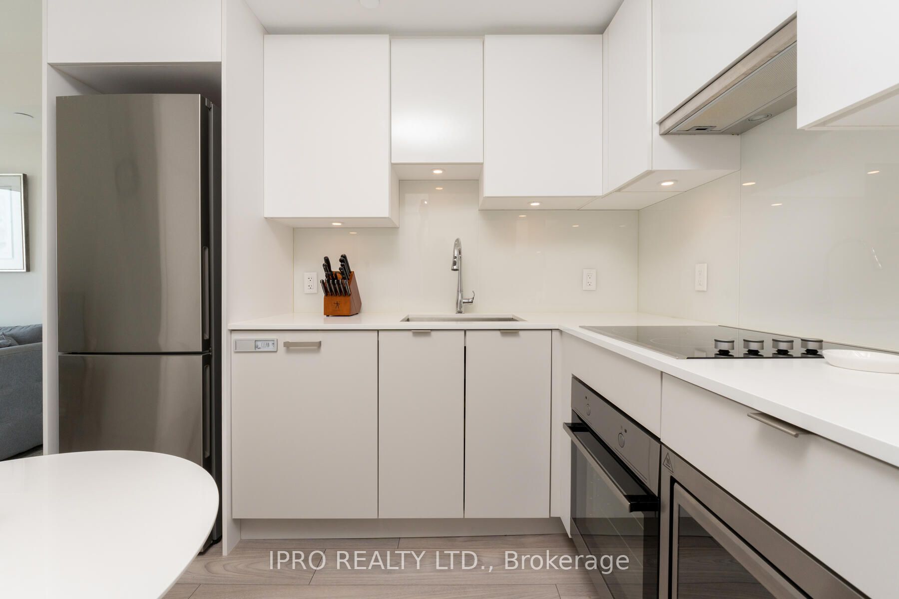 195 Redpath Ave, #2106