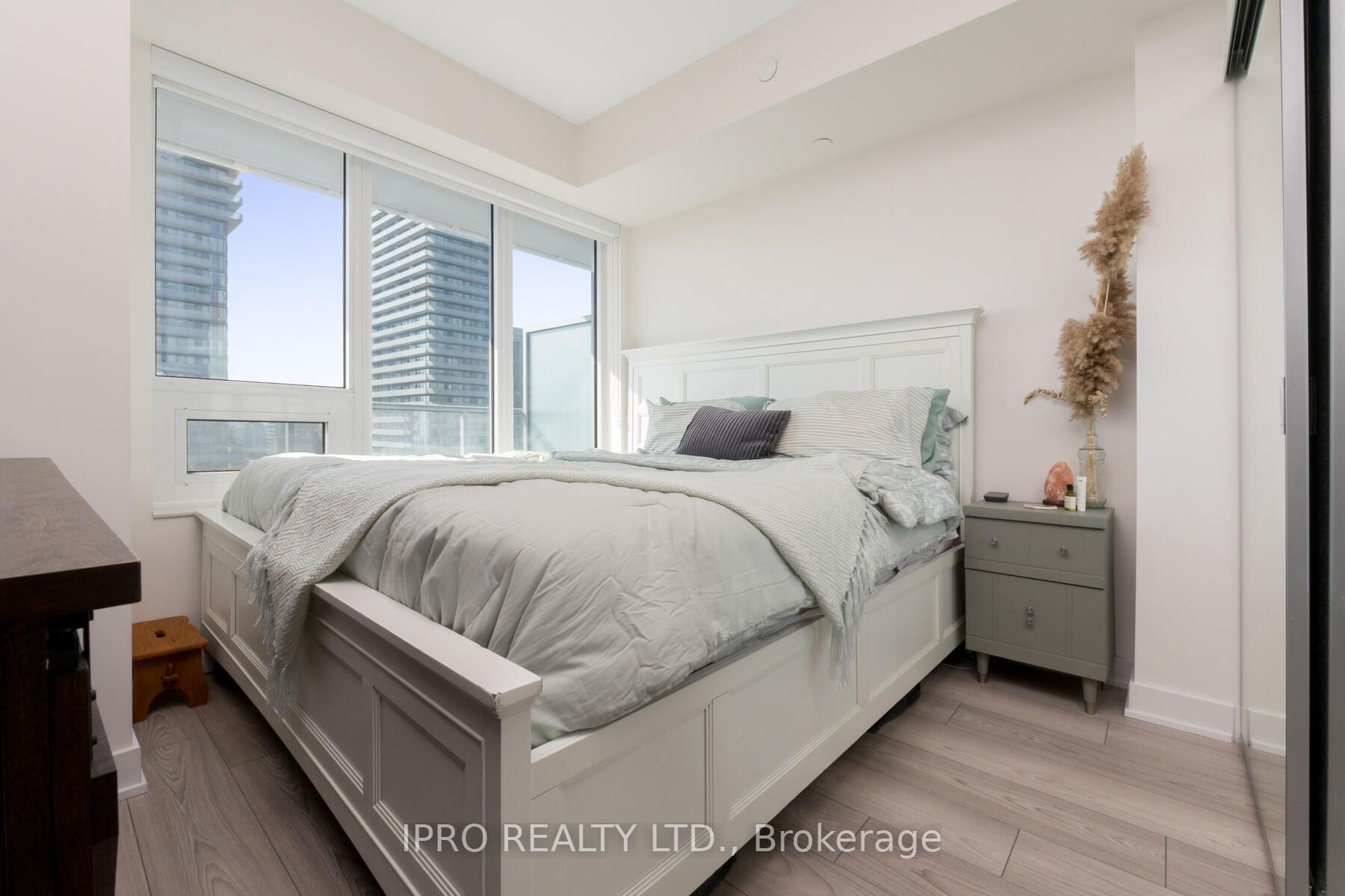 195 Redpath Ave, #2106