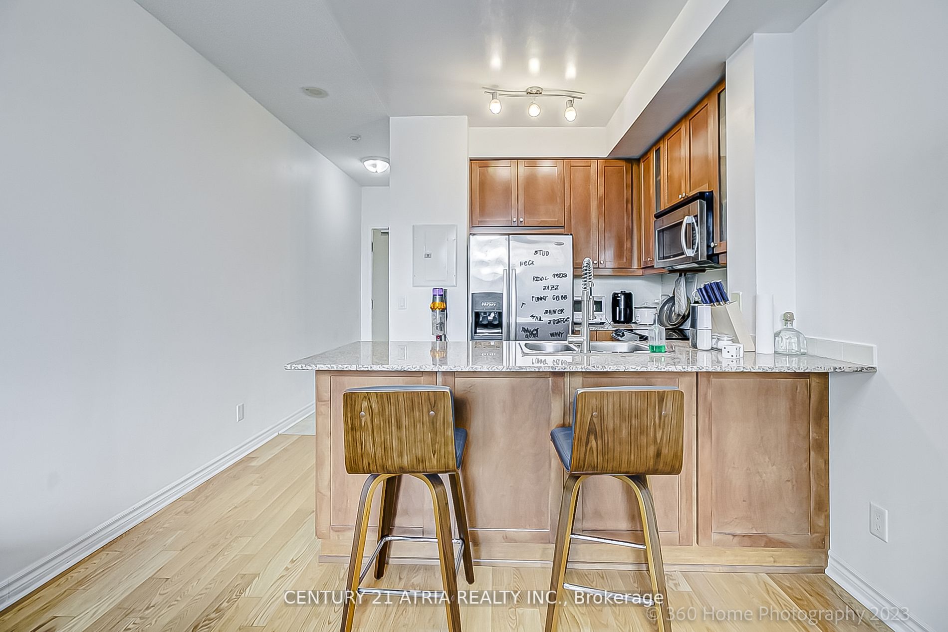 18 Holmes Ave W, #2206