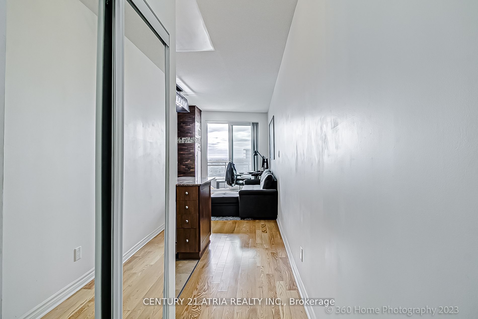 18 Holmes Ave W, #2206