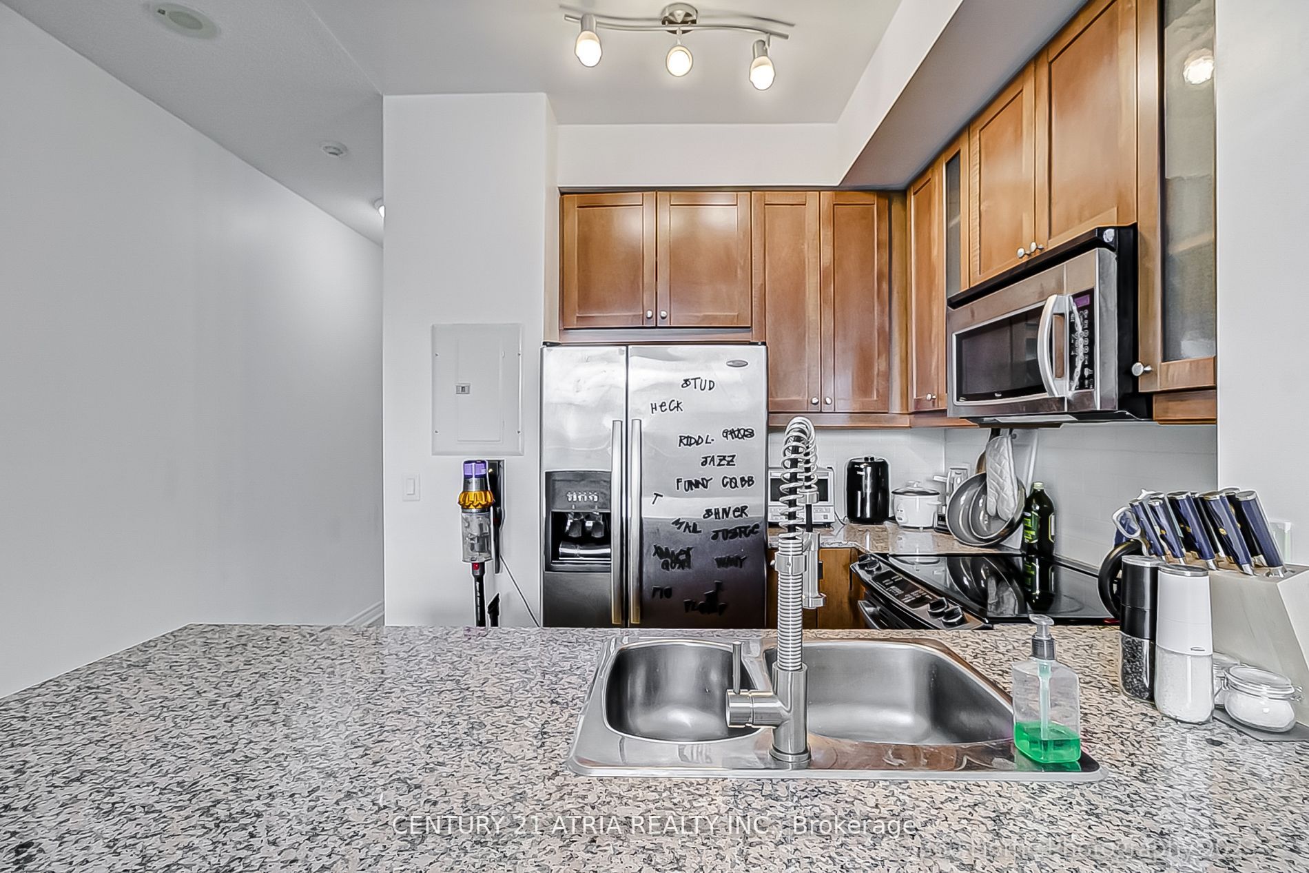 18 Holmes Ave W, #2206