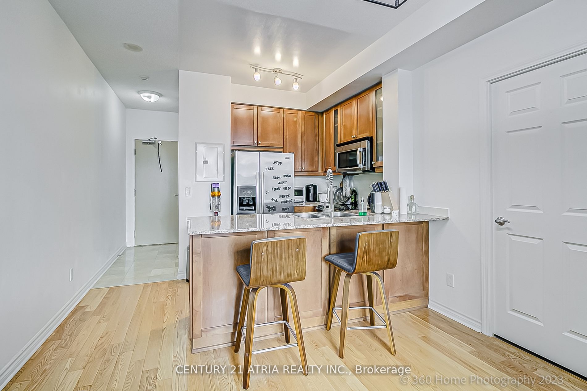 18 Holmes Ave W, #2206