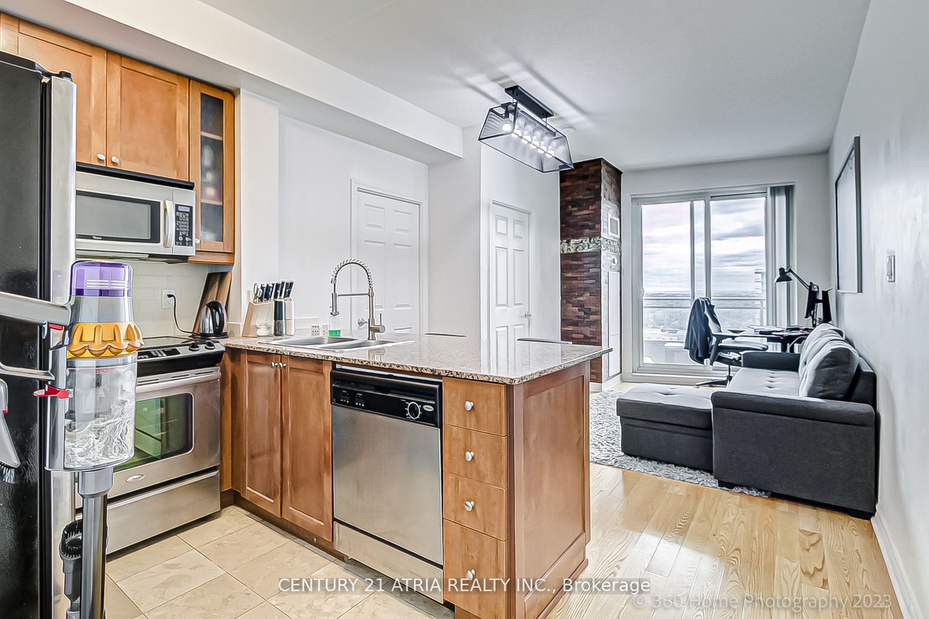 18 Holmes Ave W, #2206