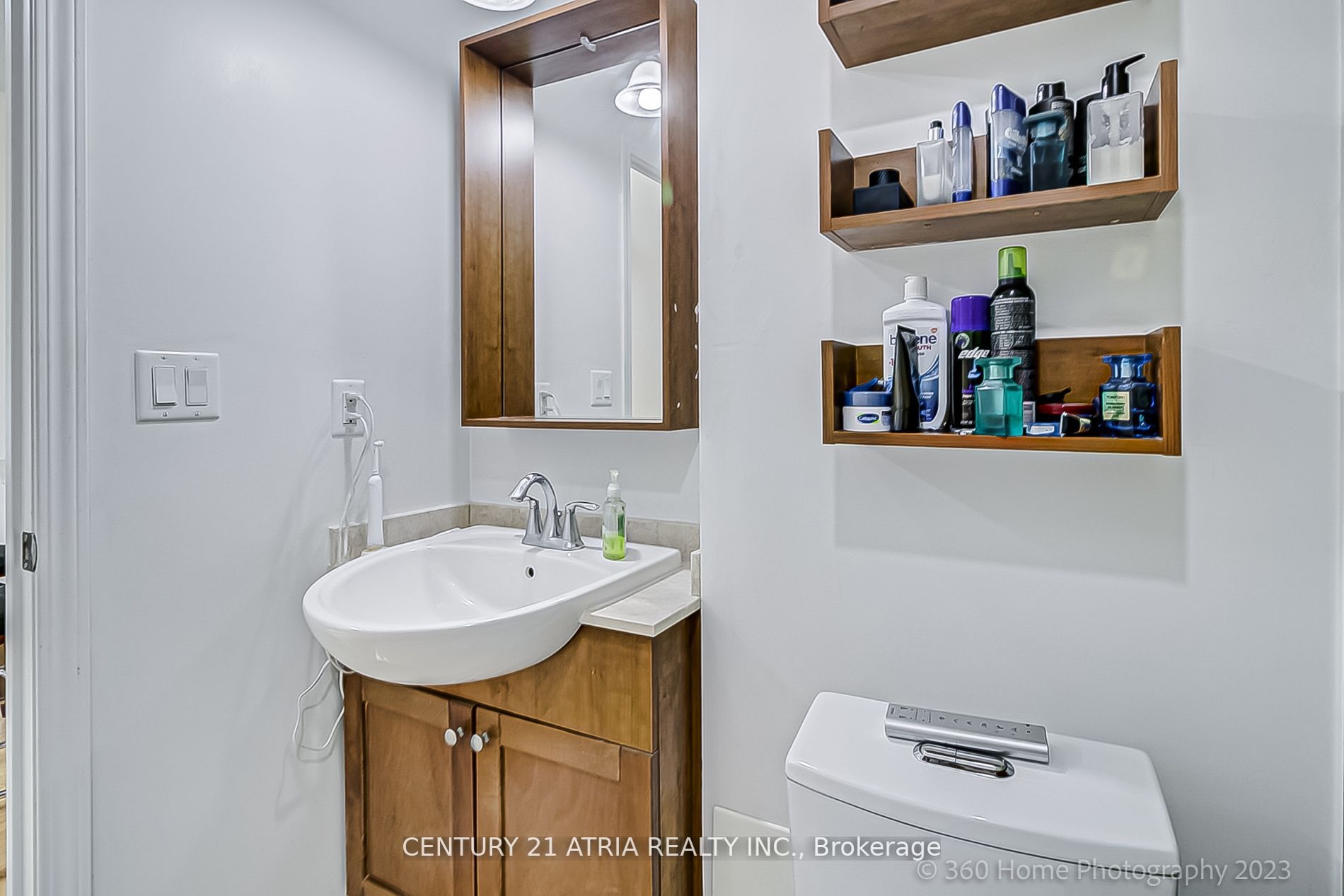 18 Holmes Ave W, #2206