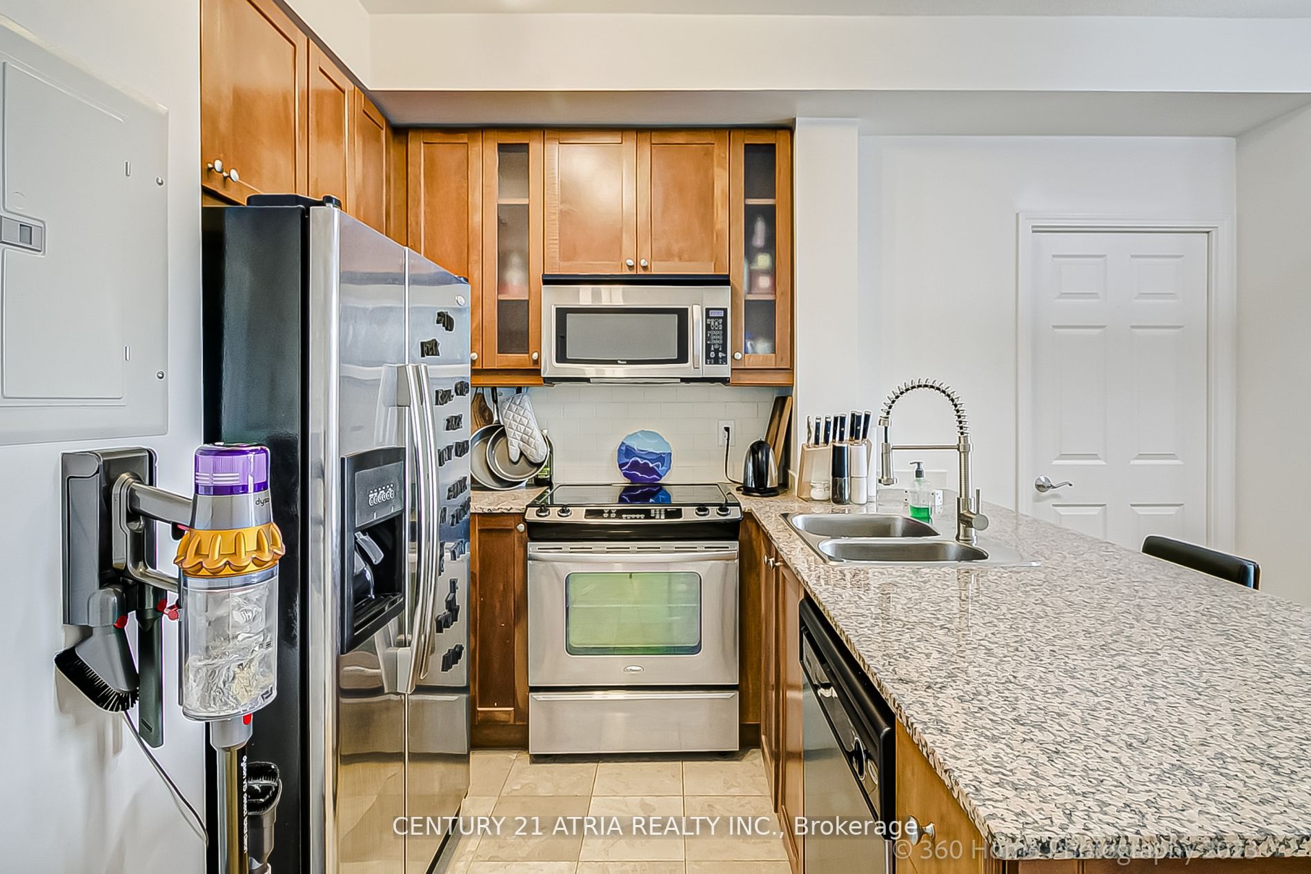18 Holmes Ave W, #2206