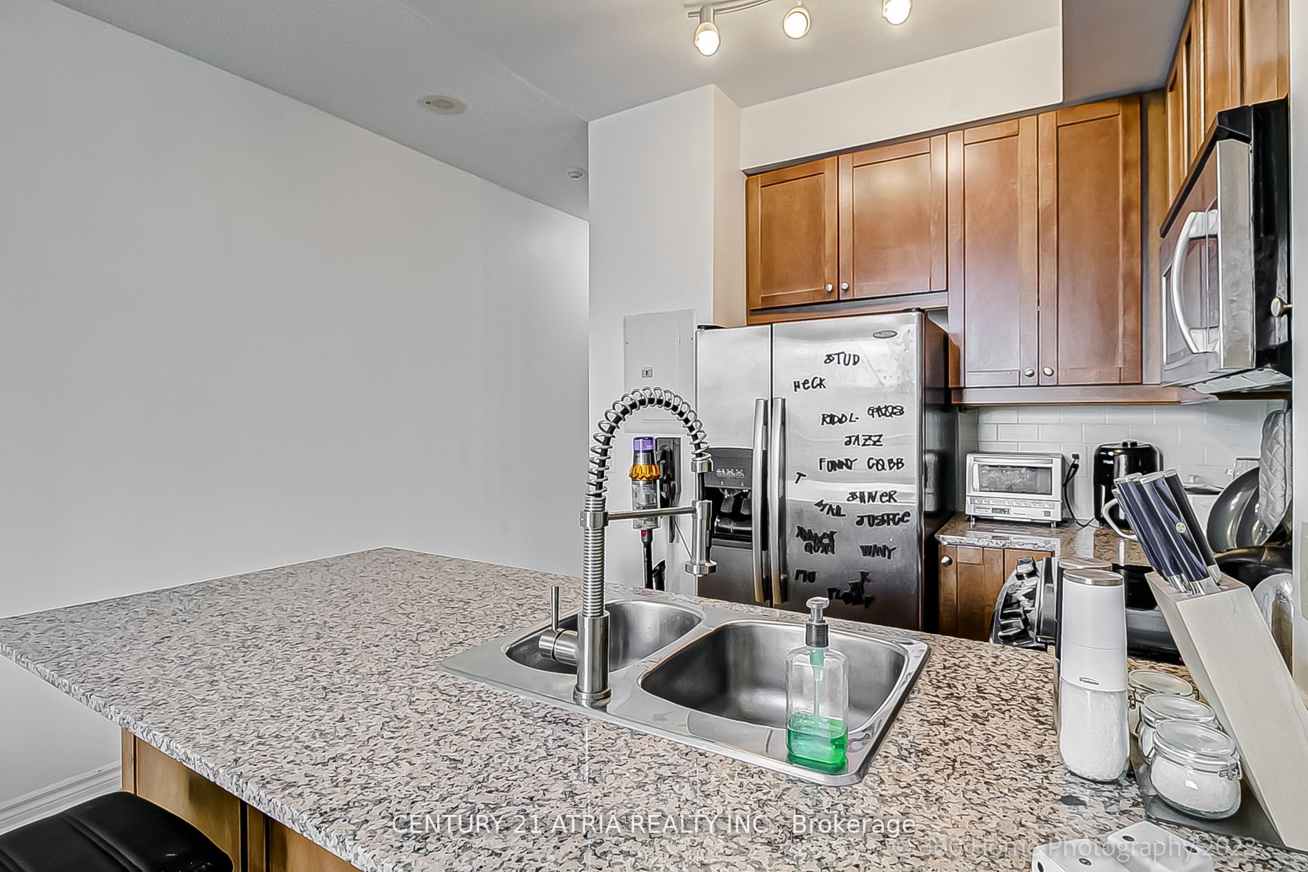 18 Holmes Ave W, #2206