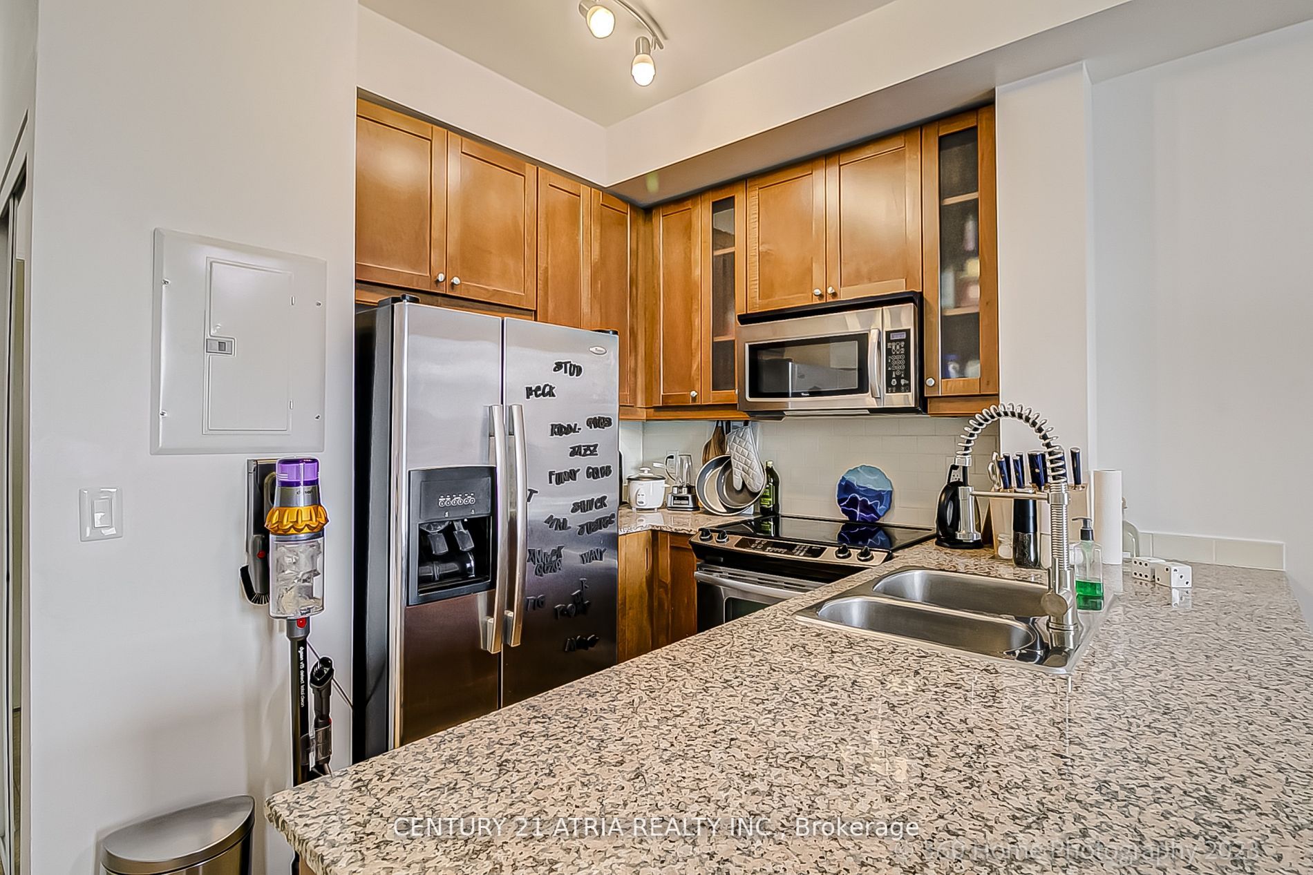 18 Holmes Ave W, #2206