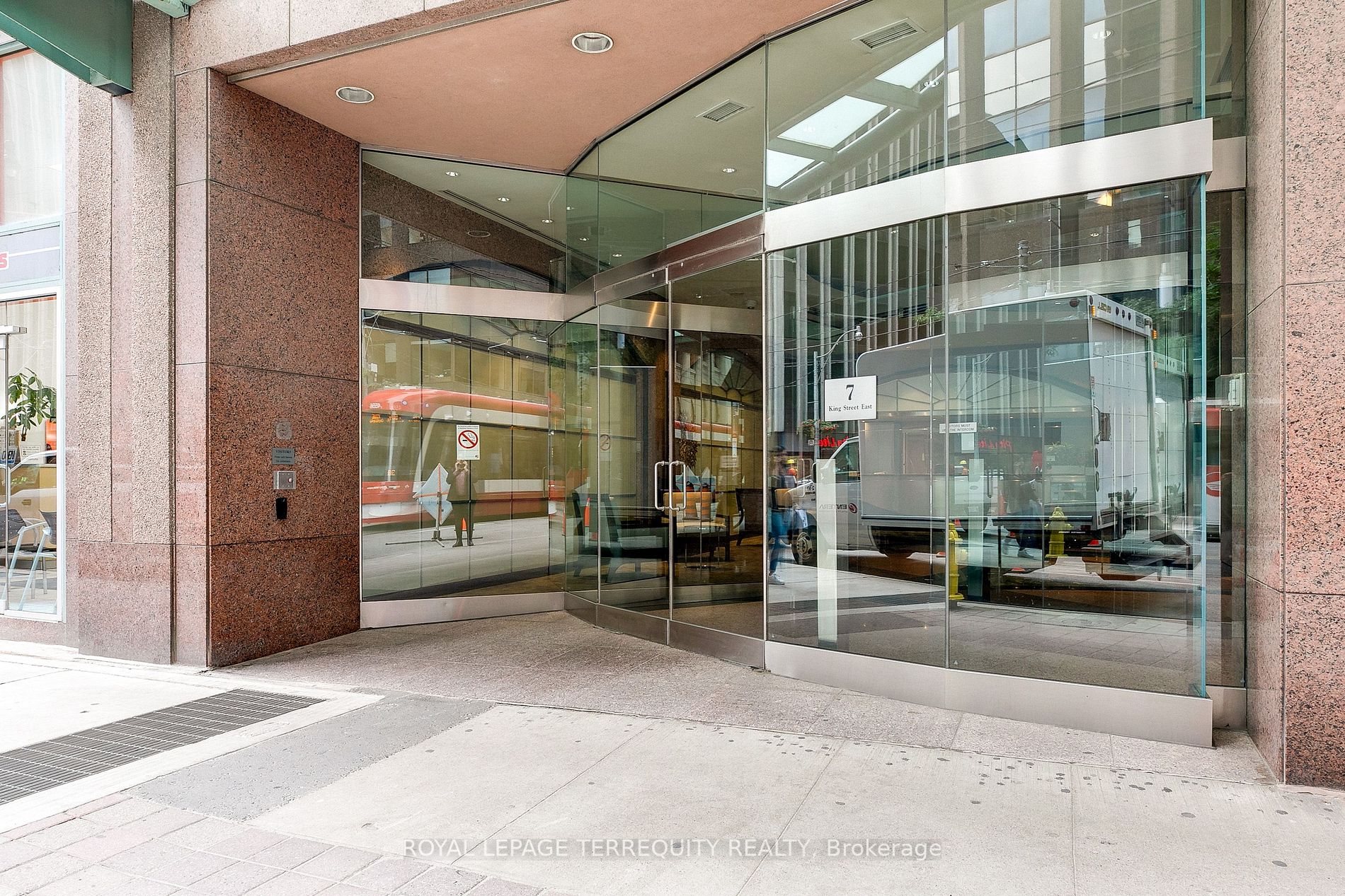 7 King St E, #Th8
