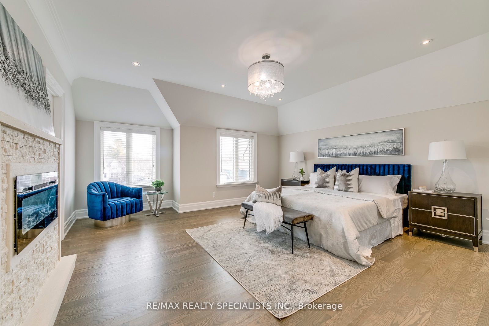 271 Poyntz Ave