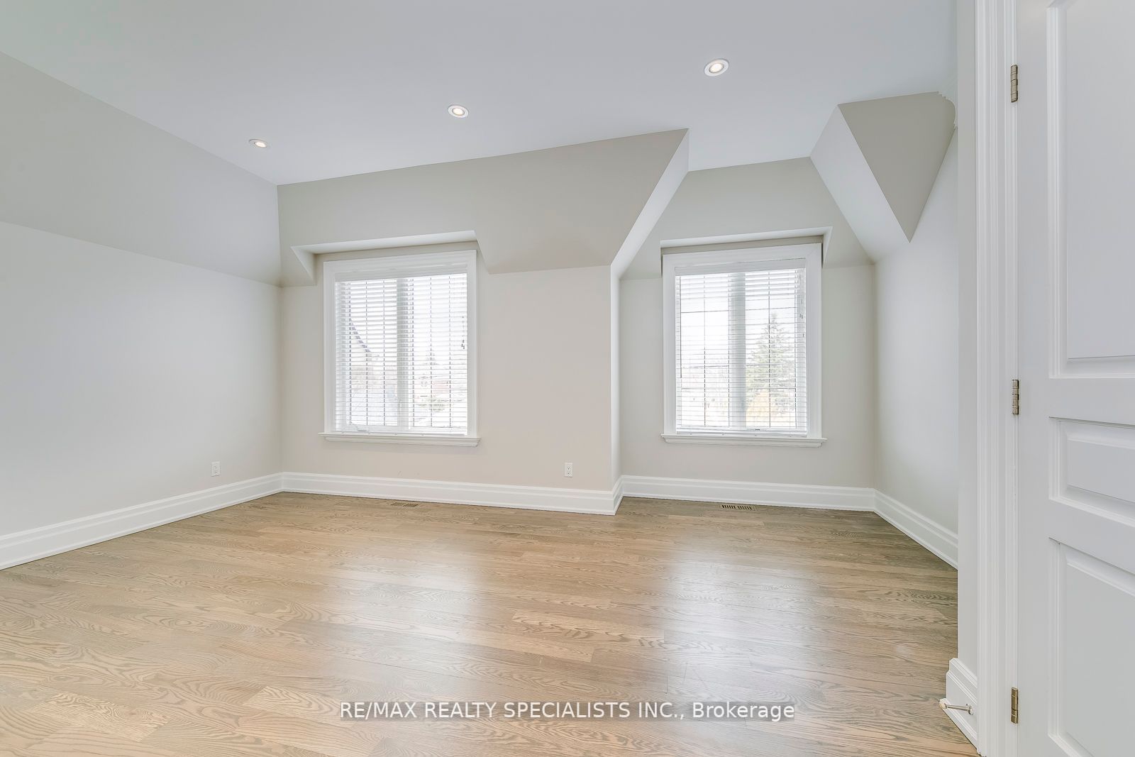271 Poyntz Ave