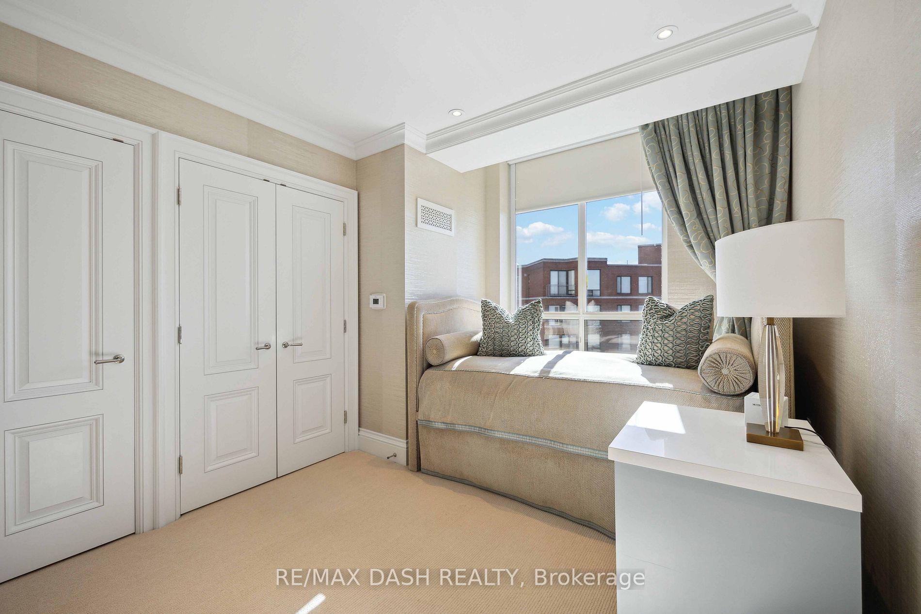 1 Glen Park Ave, #401/402