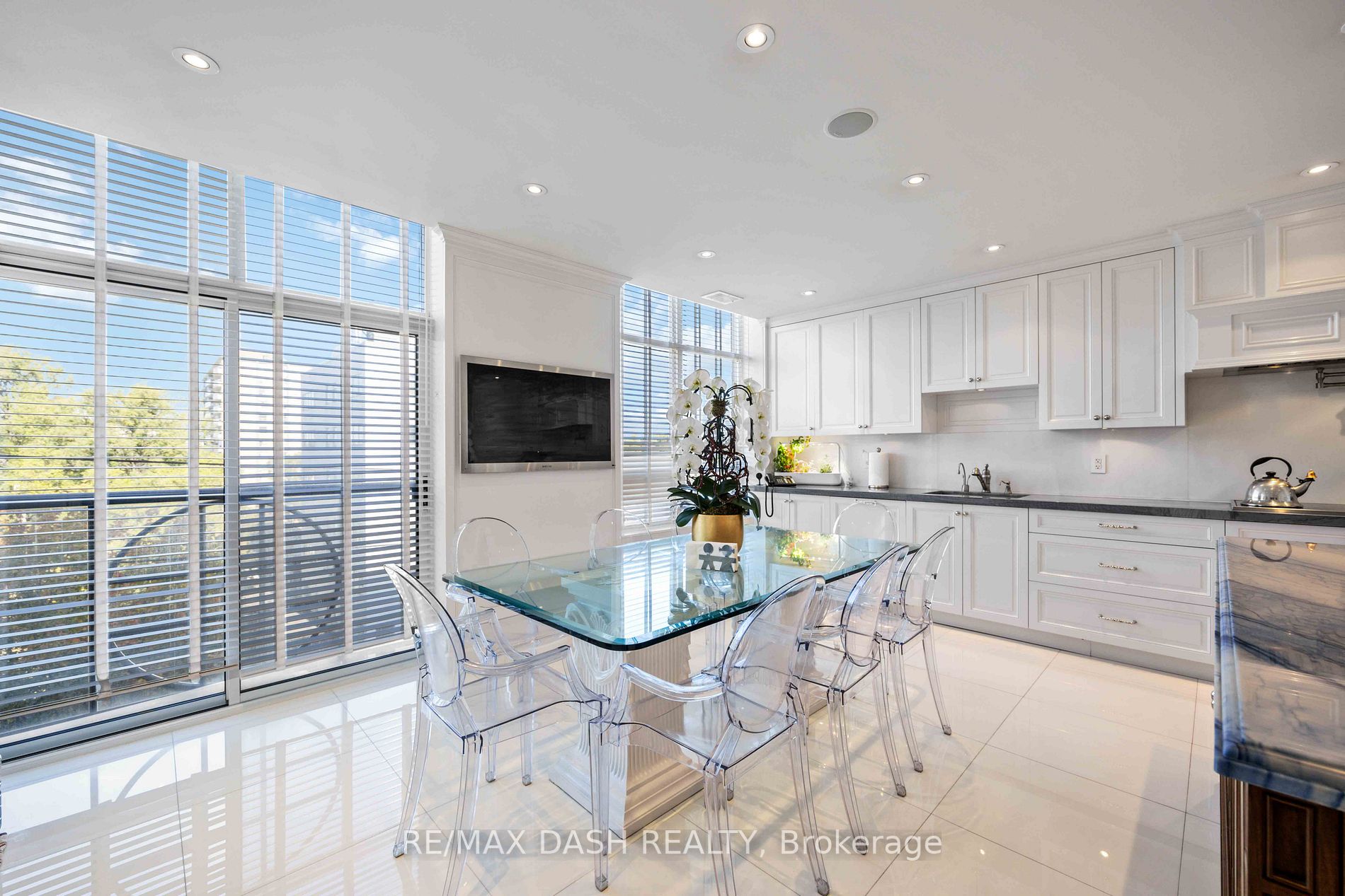 1 Glen Park Ave, #401/402