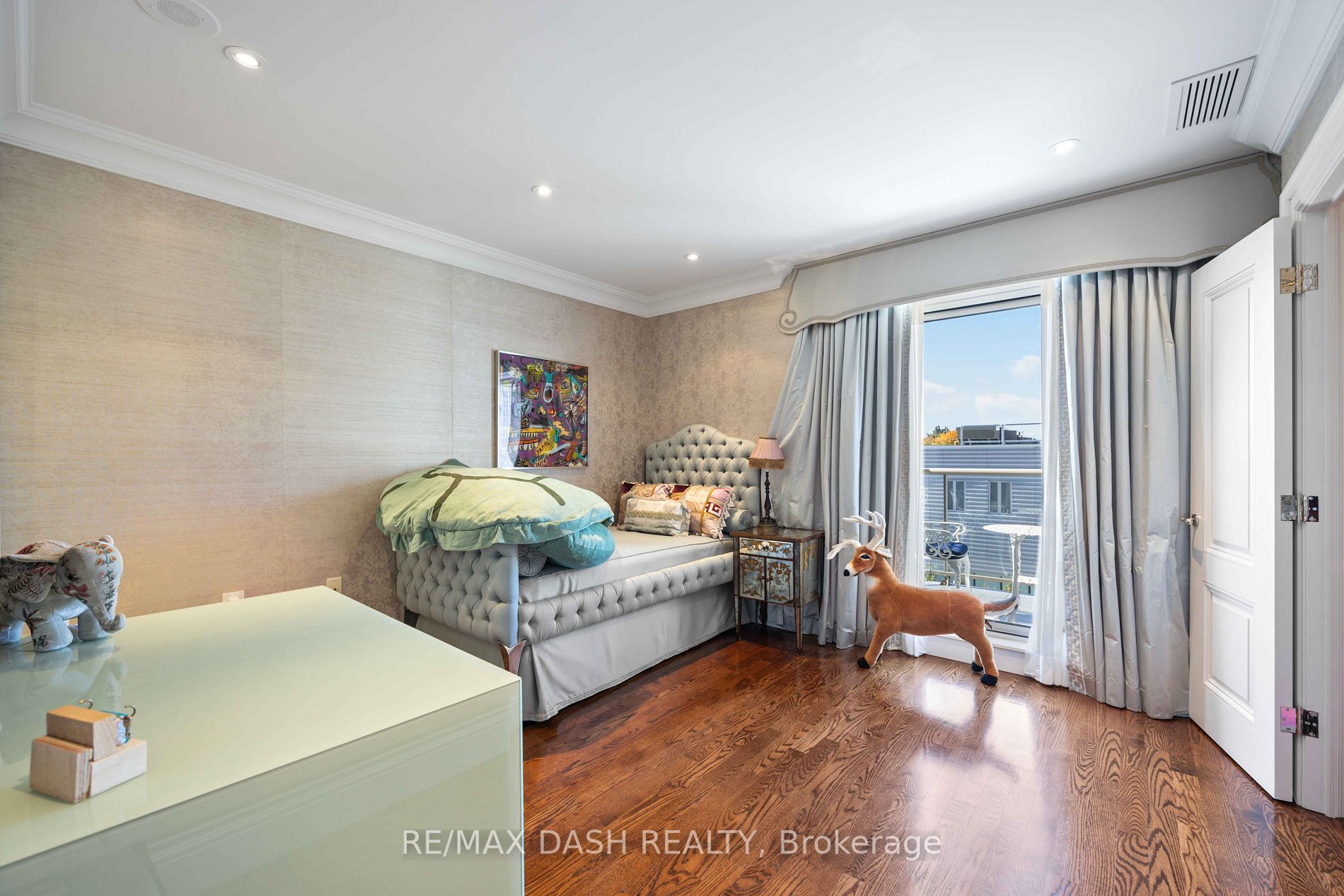 1 Glen Park Ave, #401/402