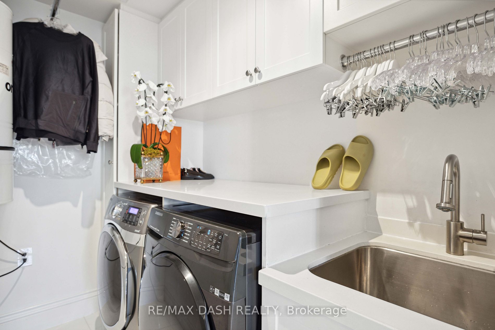 1 Glen Park Ave, #401/402