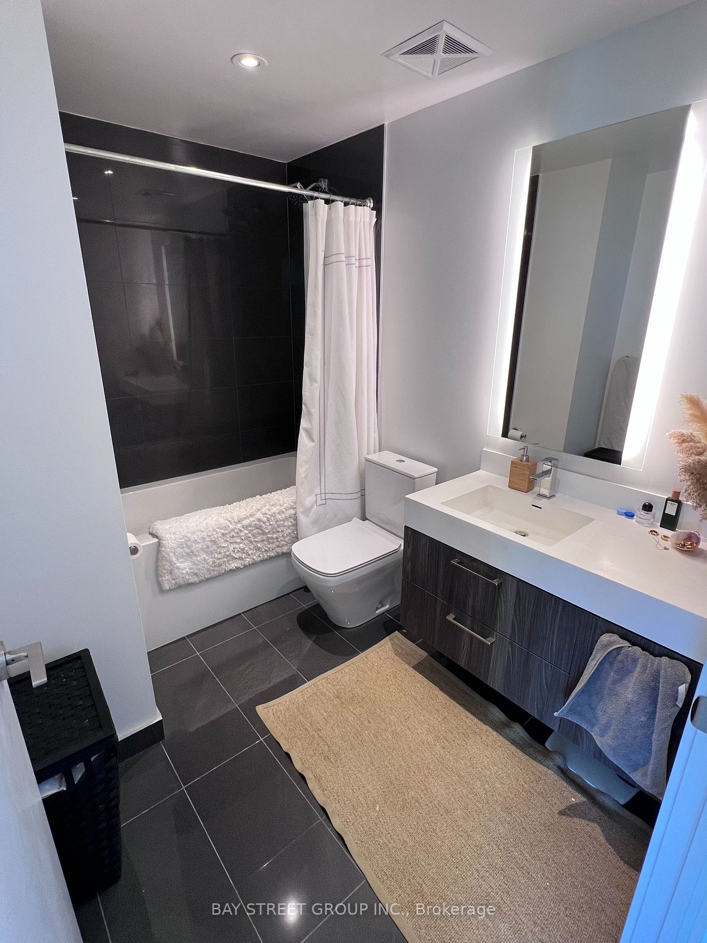 1 Yorkville Ave, #4209