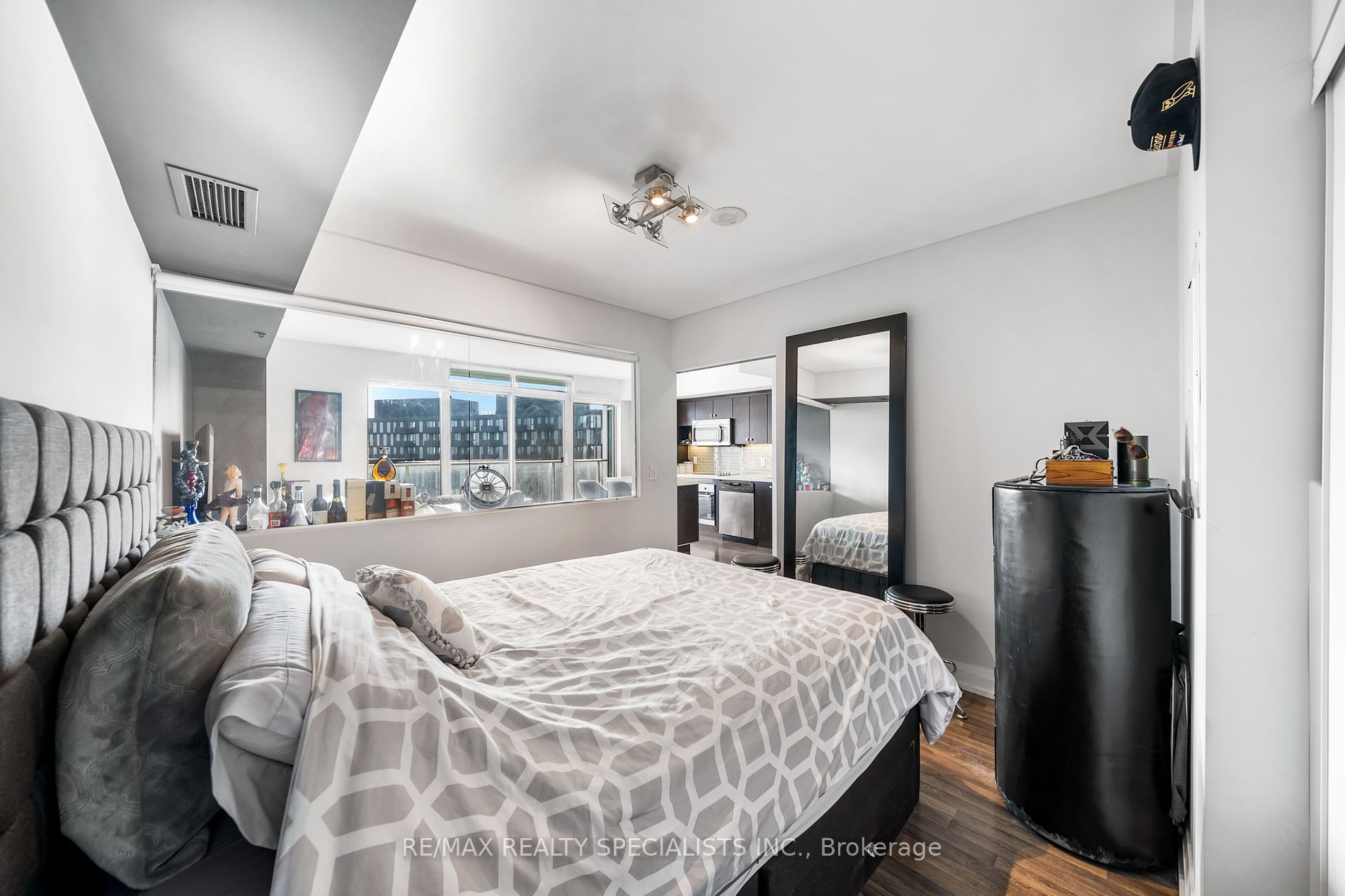 565 Wilson Ave, #W1203